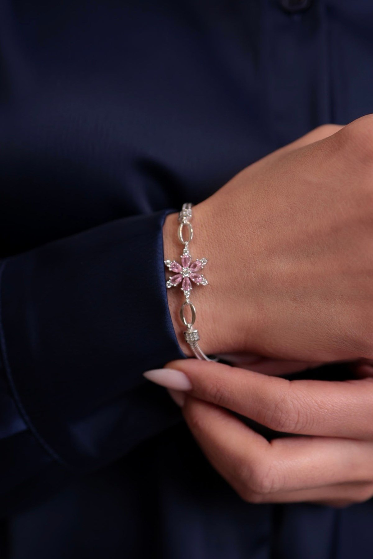 925 Ayar Gümüş Balık Sırtı Zincirli Pembe Çiçek Kadın Gümüş Bileklik