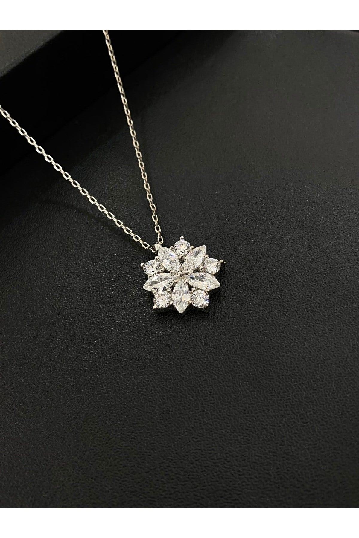 925 Ayar Gümüş Çiçek Kadın Gümüş Kolye (40+5cm) (Kiriş Gümüş Kolye Model1)