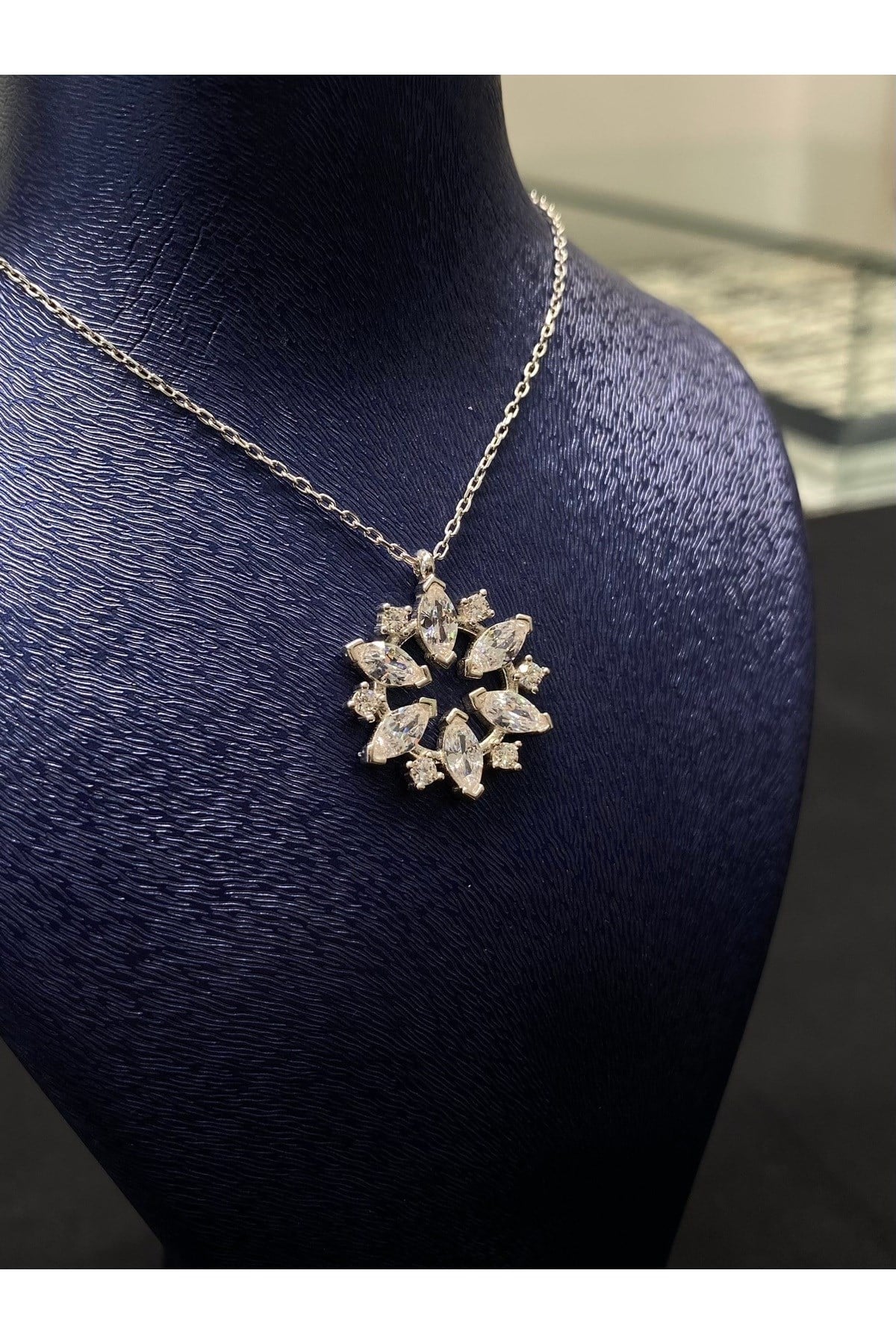 925 Ayar Gümüş Çiçek Kadın Gümüş Kolye (40+5cm) (Kiriş Gümüş Kolye Model3)