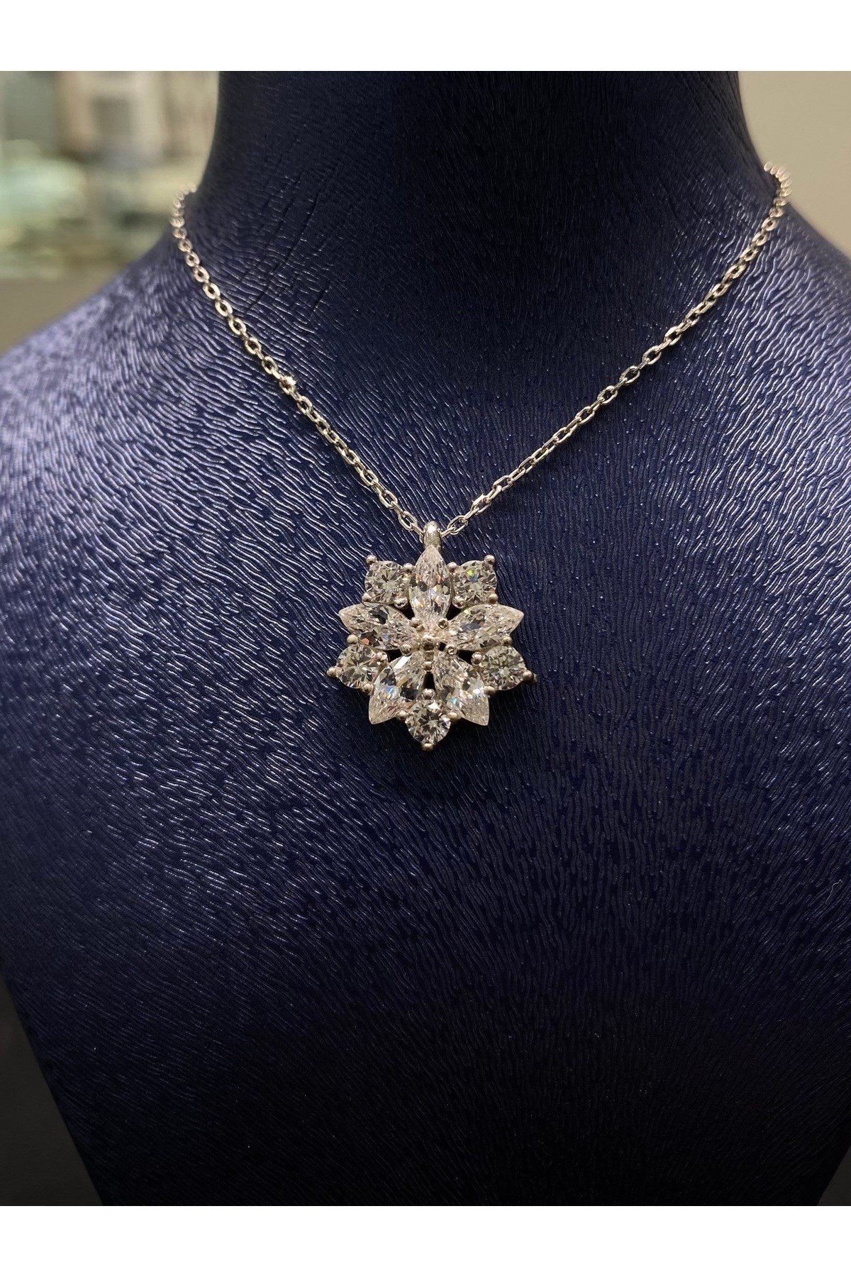 925 Ayar Gümüş Çiçek Kadın Gümüş Kolye (40+5cm) (Kiriş Gümüş Kolye Model1)