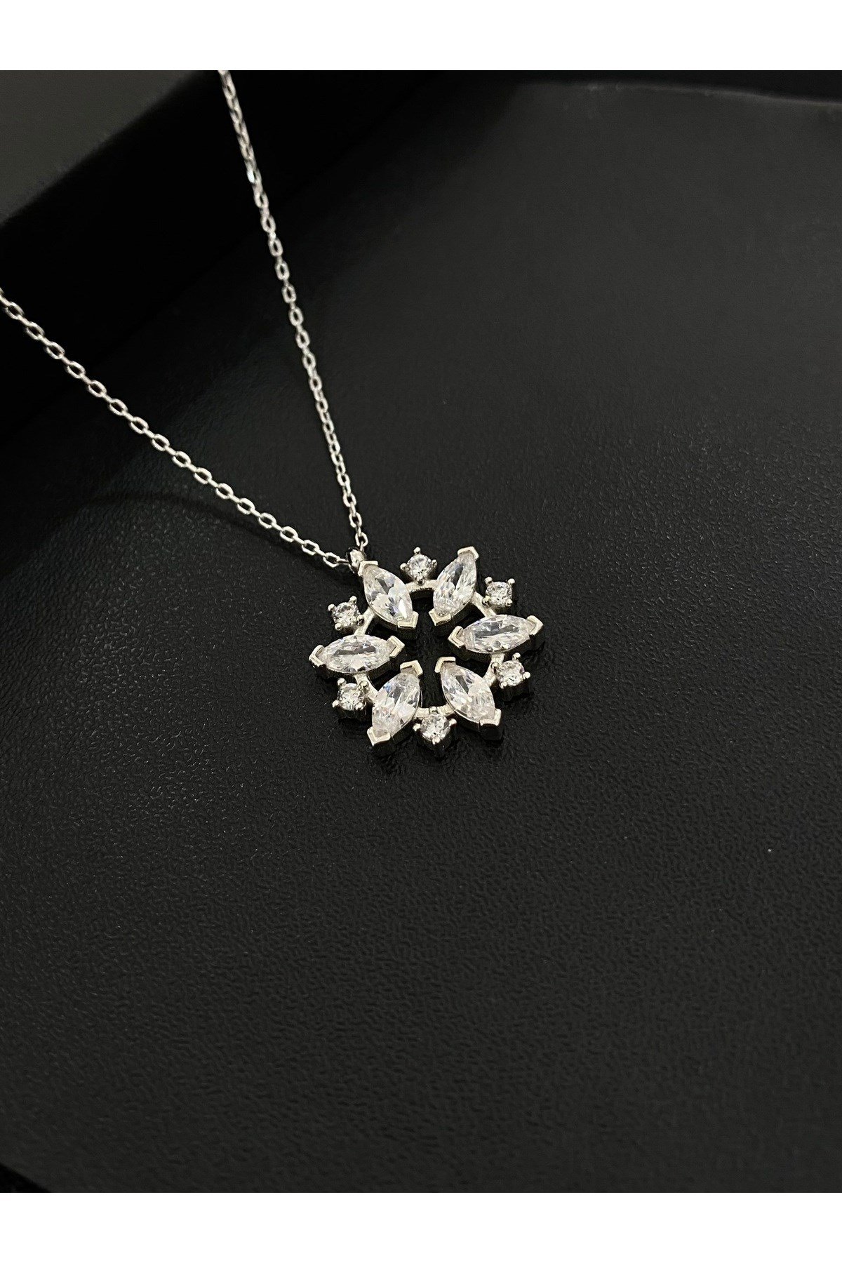925 Ayar Gümüş Çiçek Kadın Gümüş Kolye (40+5cm) (Kiriş Gümüş Kolye Model3)