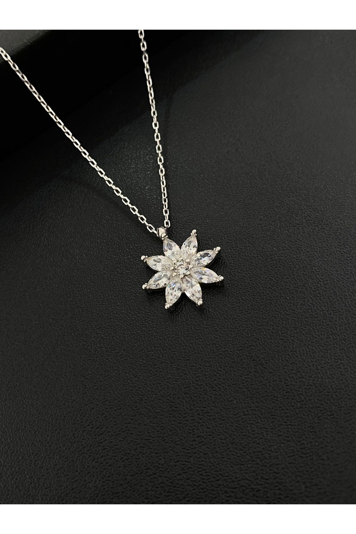 925 Ayar Gümüş Çiçek Kadın Gümüş Kolye (40+5cm) (Kiriş Gümüş Kolye Model 2)