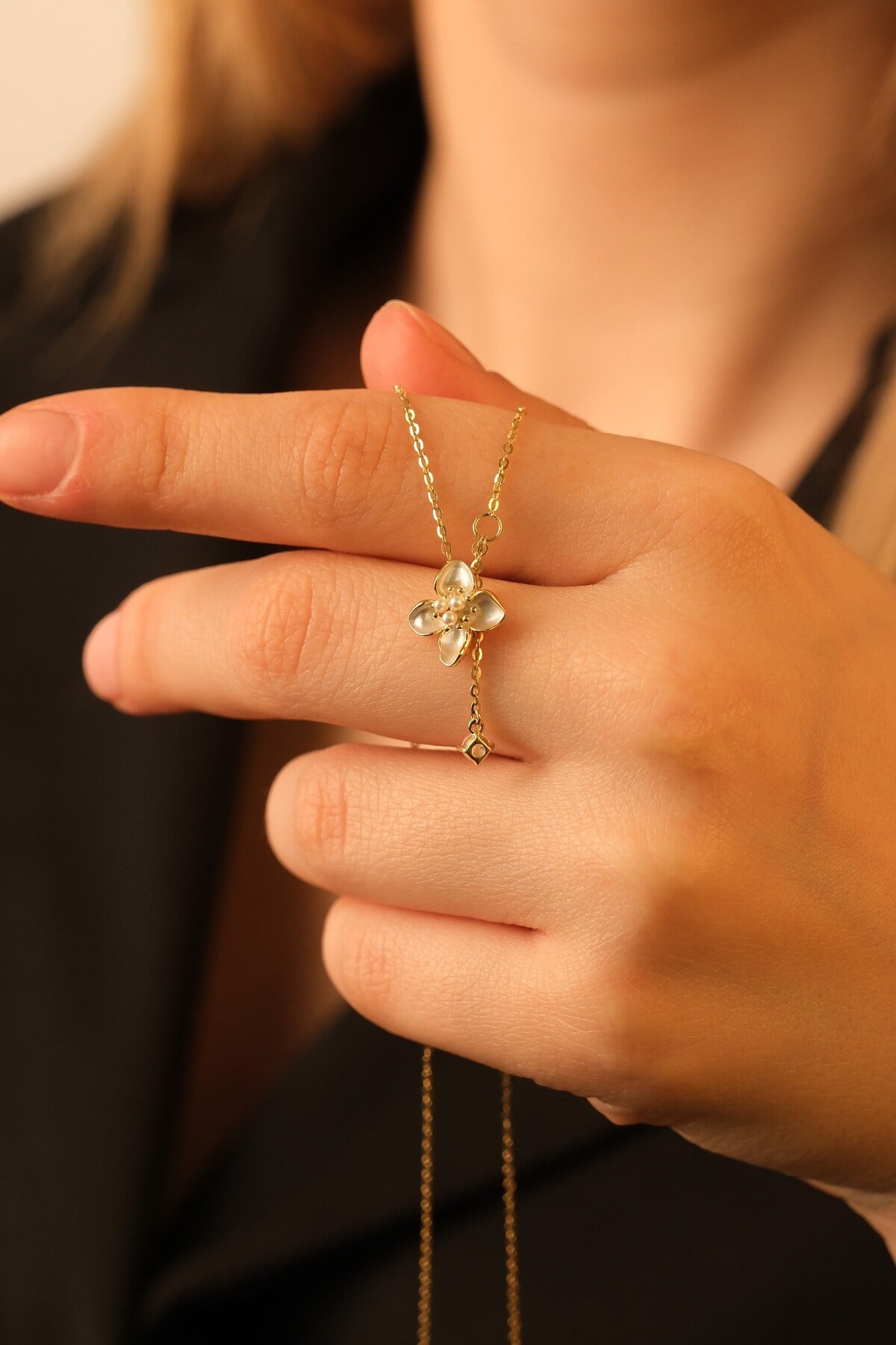 925 Ayar Gümüş Gold İnci ve Çiçek Kadın Gümüş Kolye