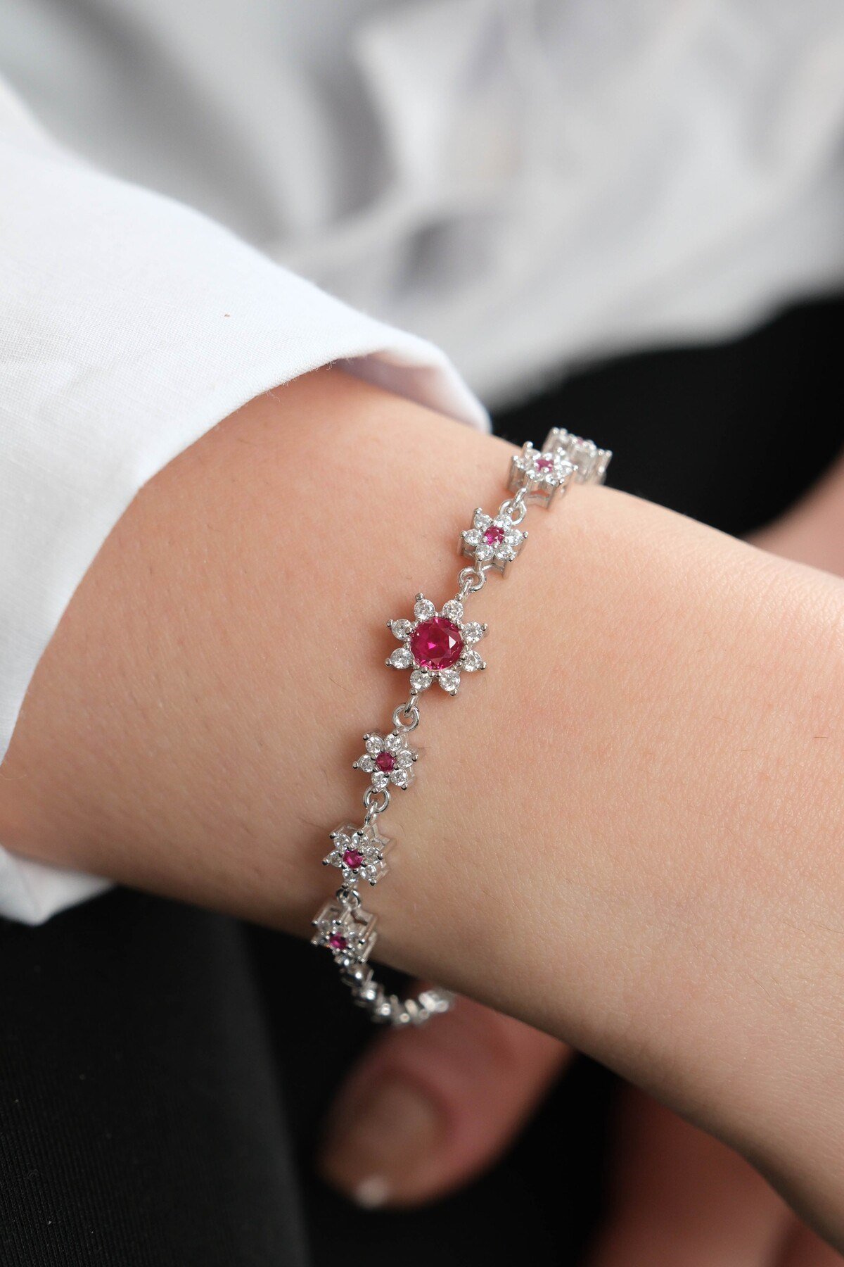 925 Ayar Gümüş Kırmızı Lotus Çiçeği Aşk Güneşi Kadın Gümüş Bileklik (17+3CM)