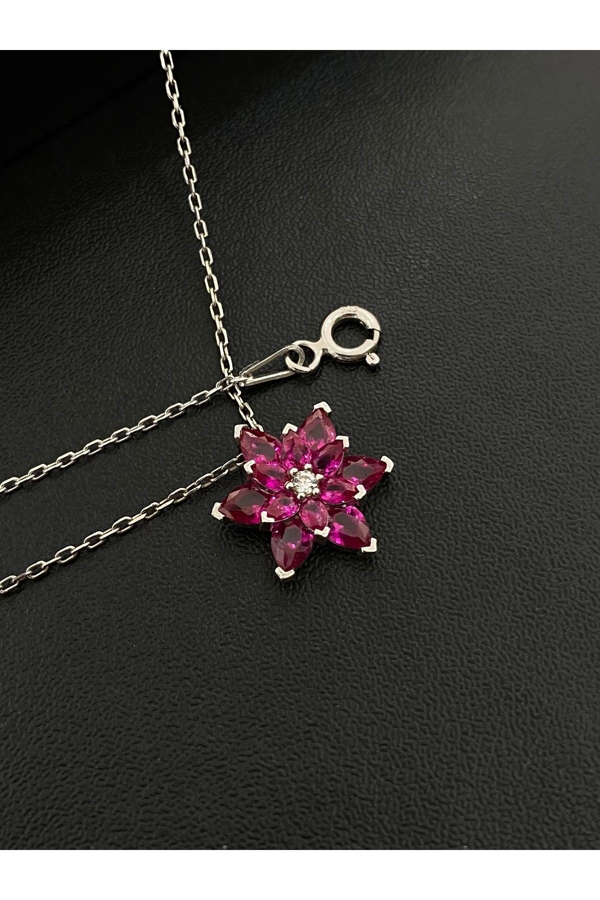 925 Ayar Gümüş Kırmızı Taşlı Lotus Çiçeği Kadın Kolye