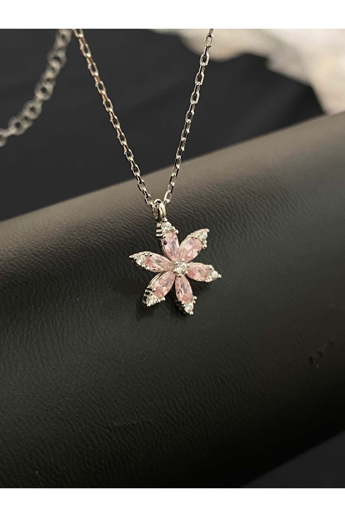 925 Ayar Gümüş Pembe Renk Çiçek Kadın Kolye