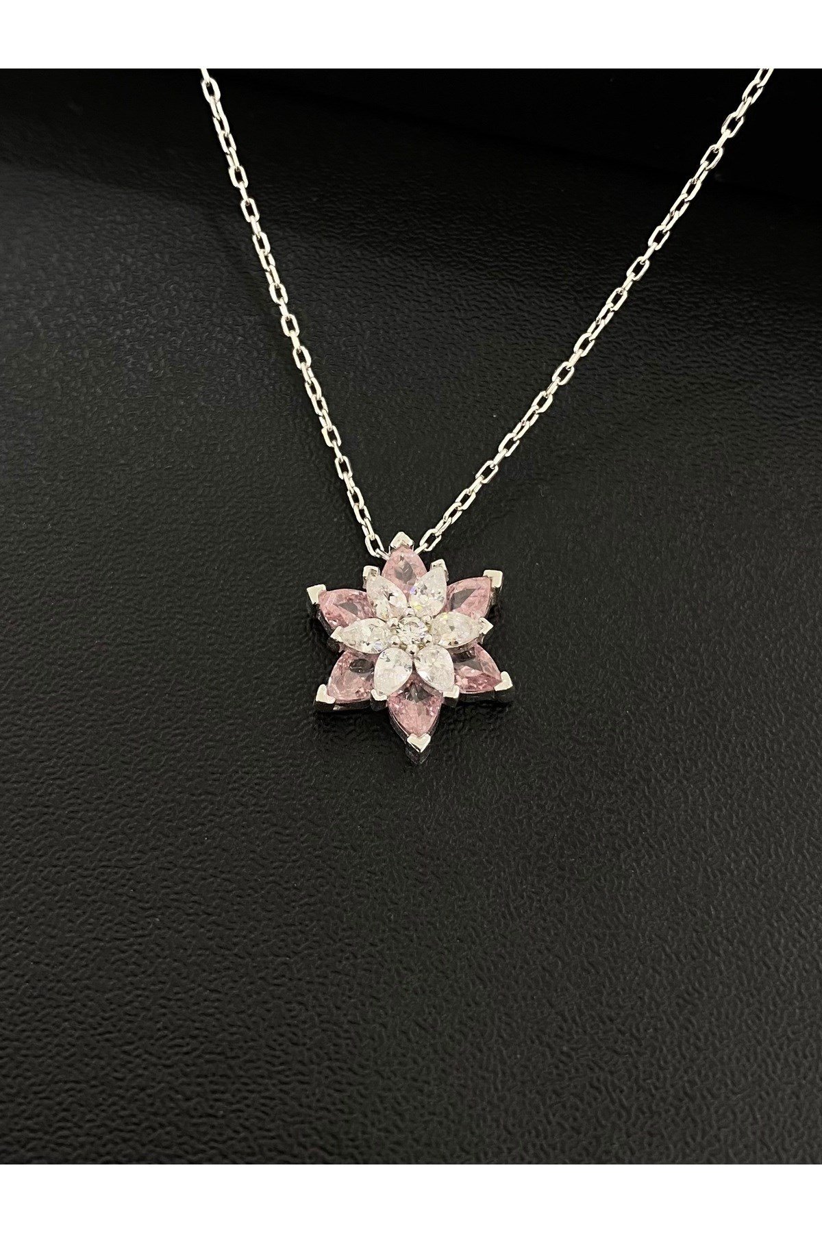 925 Ayar Gümüş Pembe ve Beyaz Lotus Kadın Kolye