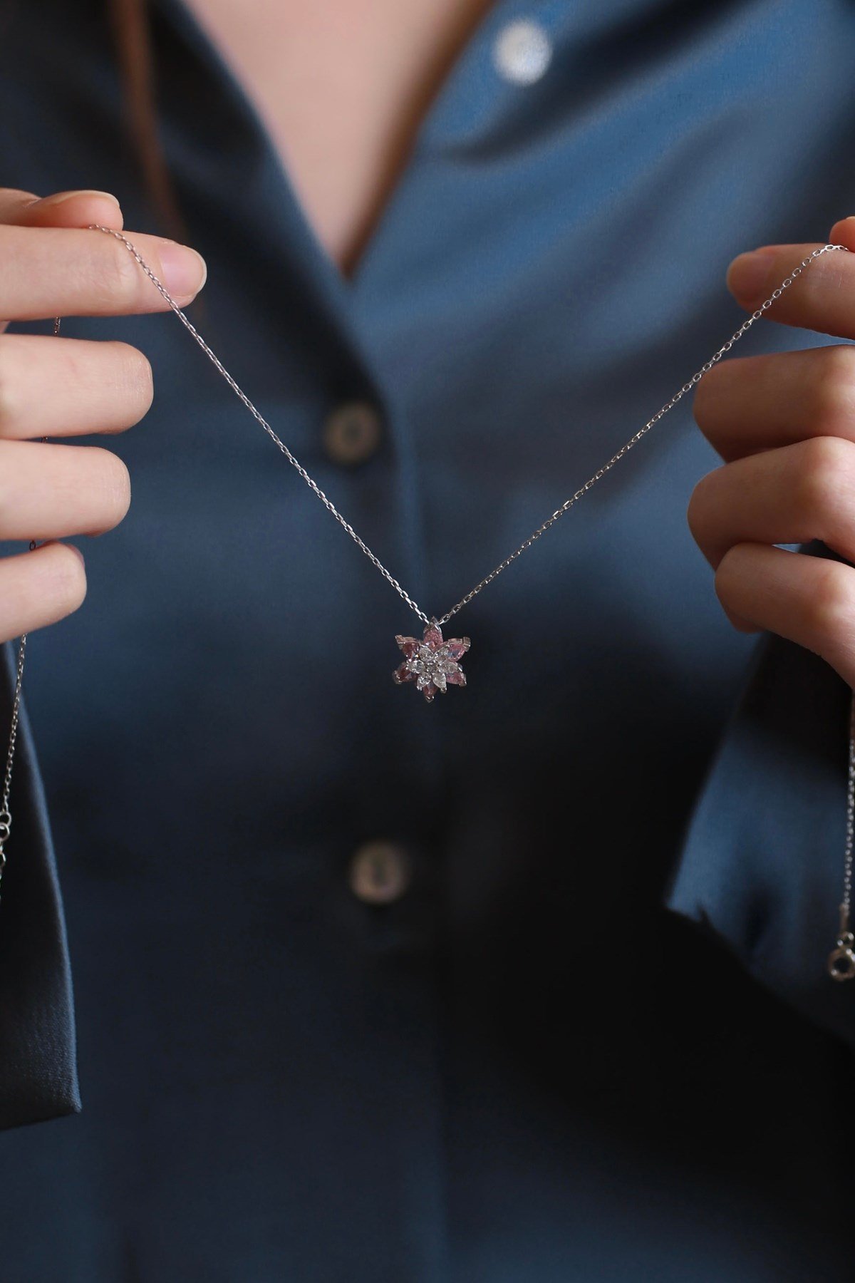 925 Ayar Gümüş Pembe ve Beyaz Lotus Kadın Kolye