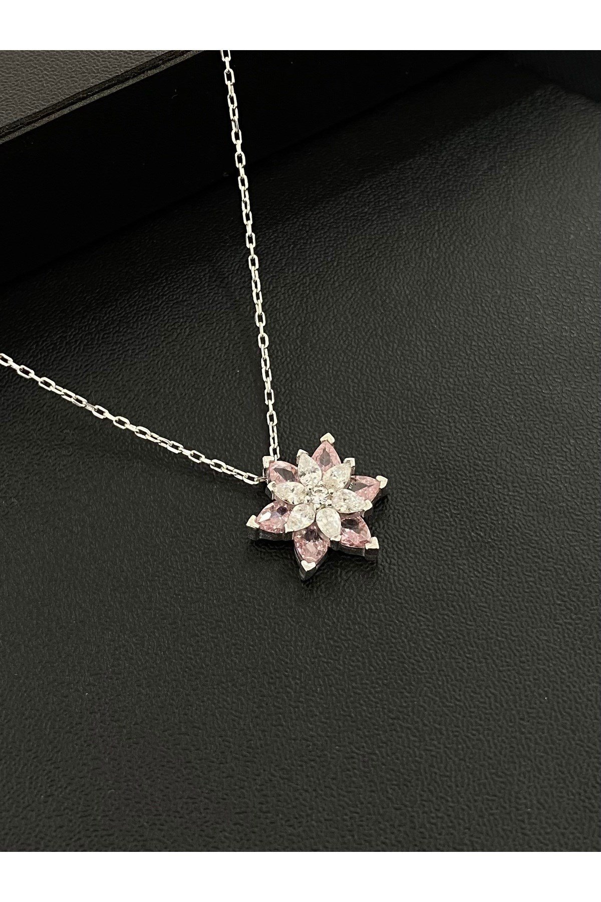 925 Ayar Gümüş Pembe ve Beyaz Lotus Kadın Kolye