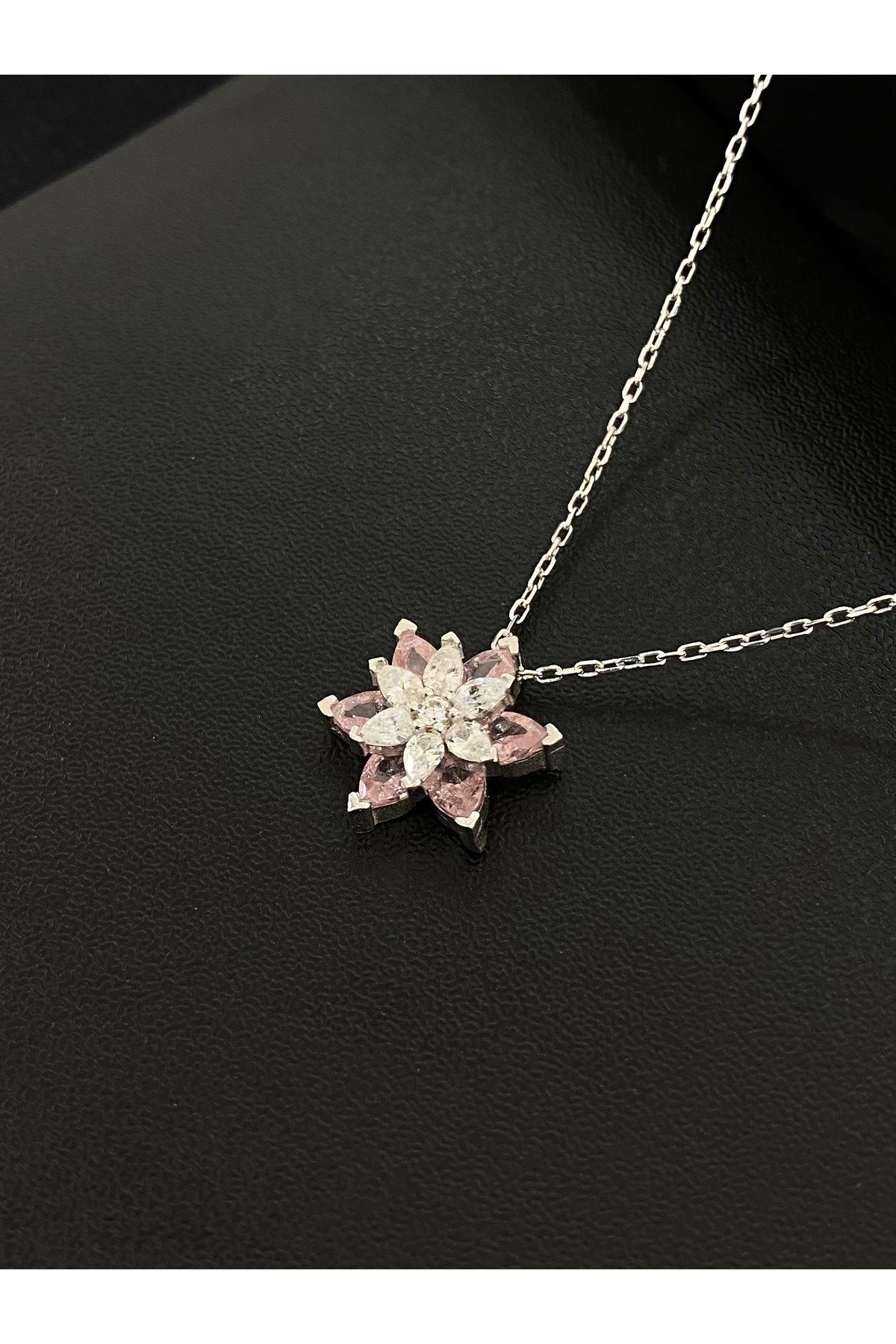 925 Ayar Gümüş Pembe ve Beyaz Lotus Kadın Kolye