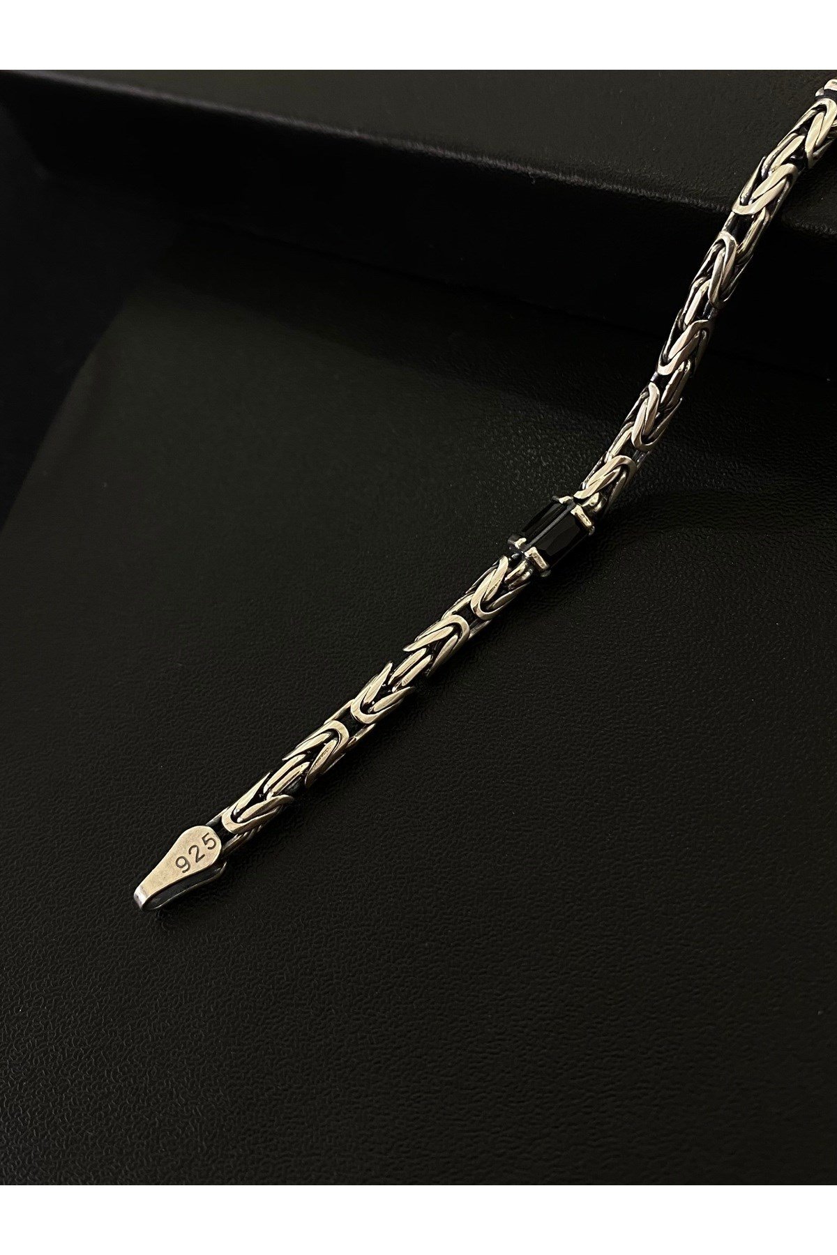 925 Ayar Gümüş Siyah Taşlı Yuvarlak Kral Modeli Erkek Gümüş Bileklik (3.2 MM) (Taş 4.5MM)