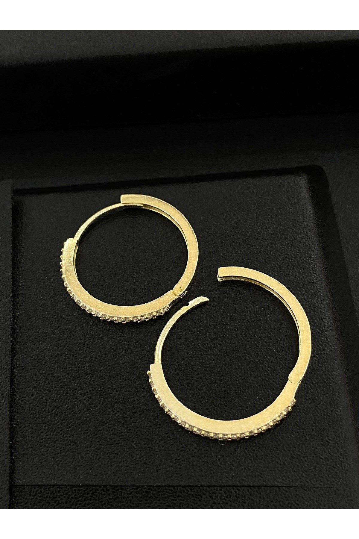 925 Ayar Gümüş Tek Sıra Taşlı Altın Yaldızlı Kadın Gümüş Halka Küpe (22MM) (2MM)