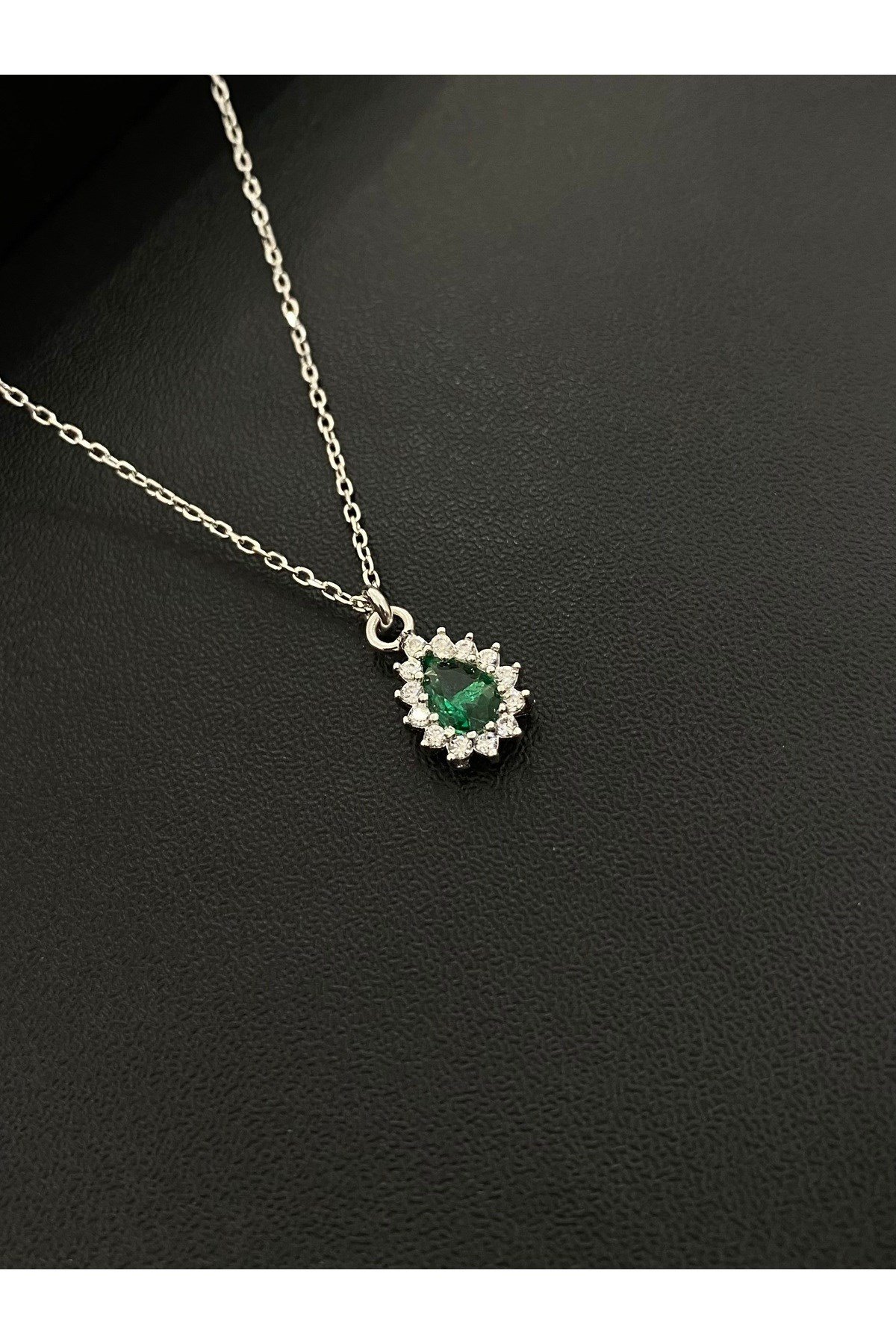 925 Ayar Gümüş Yeşil Taşlı Damla Modeli Kadın Kolye (40+5CM)