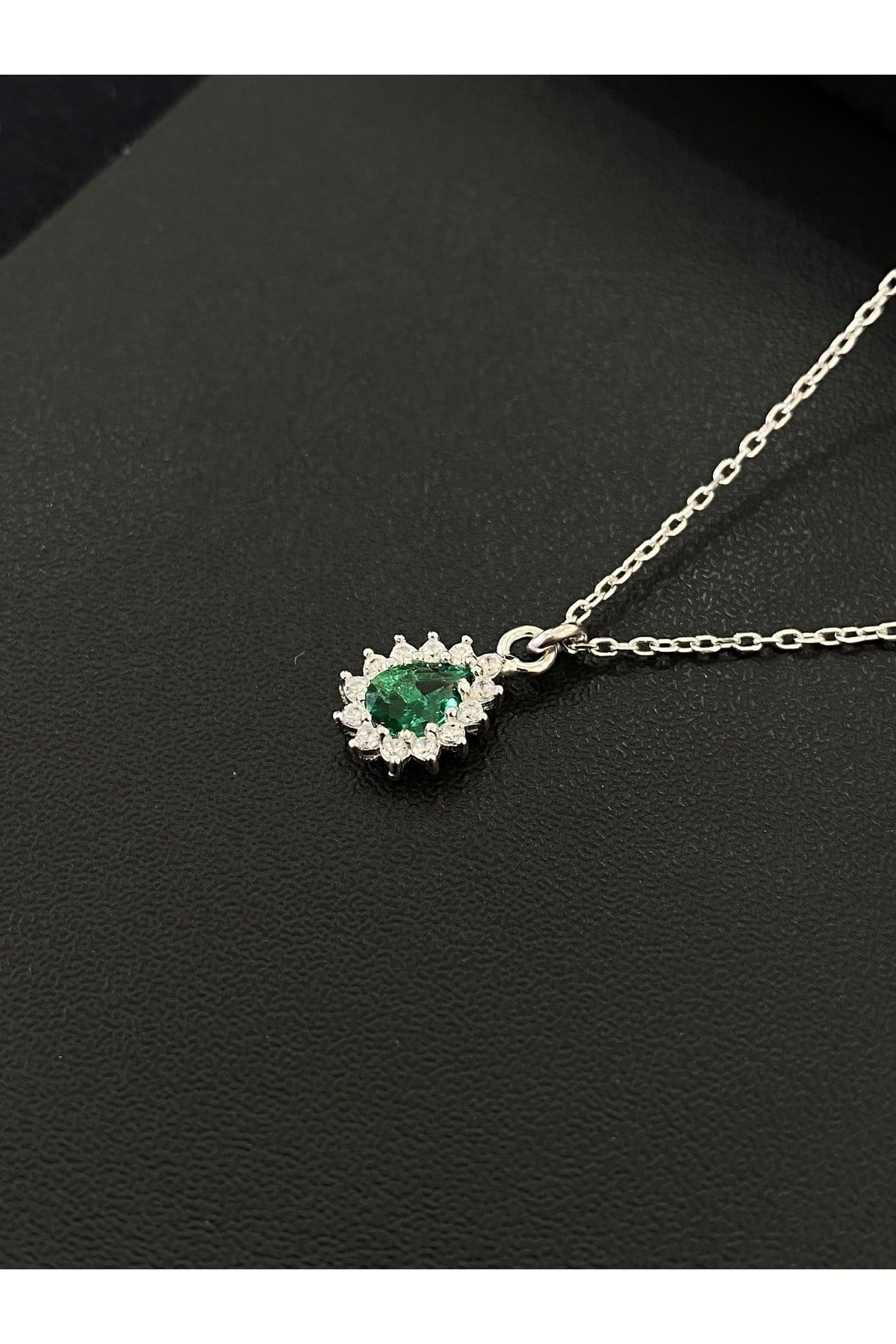 925 Ayar Gümüş Yeşil Taşlı Damla Modeli Kadın Kolye (40+5CM)