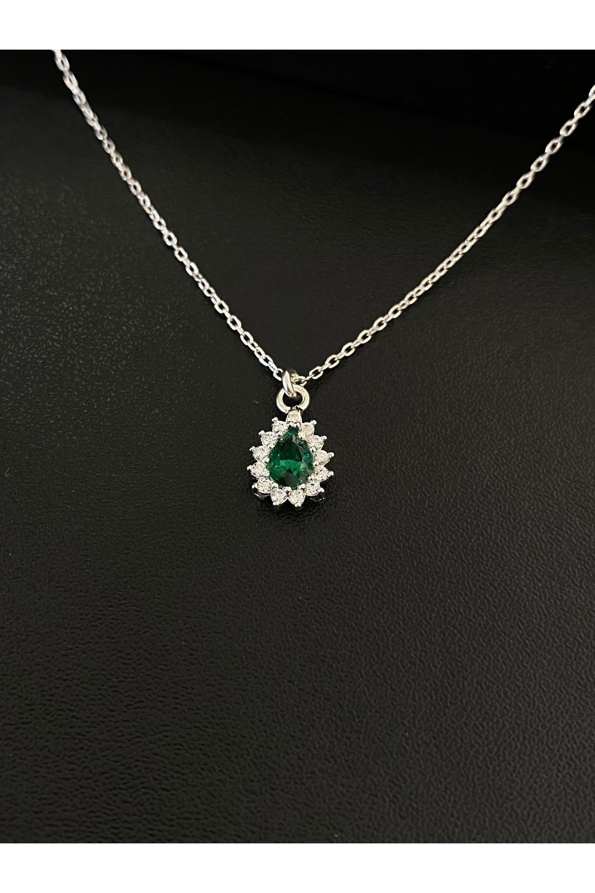 925 Ayar Gümüş Yeşil Taşlı Damla Modeli Kadın Kolye (40+5CM)
