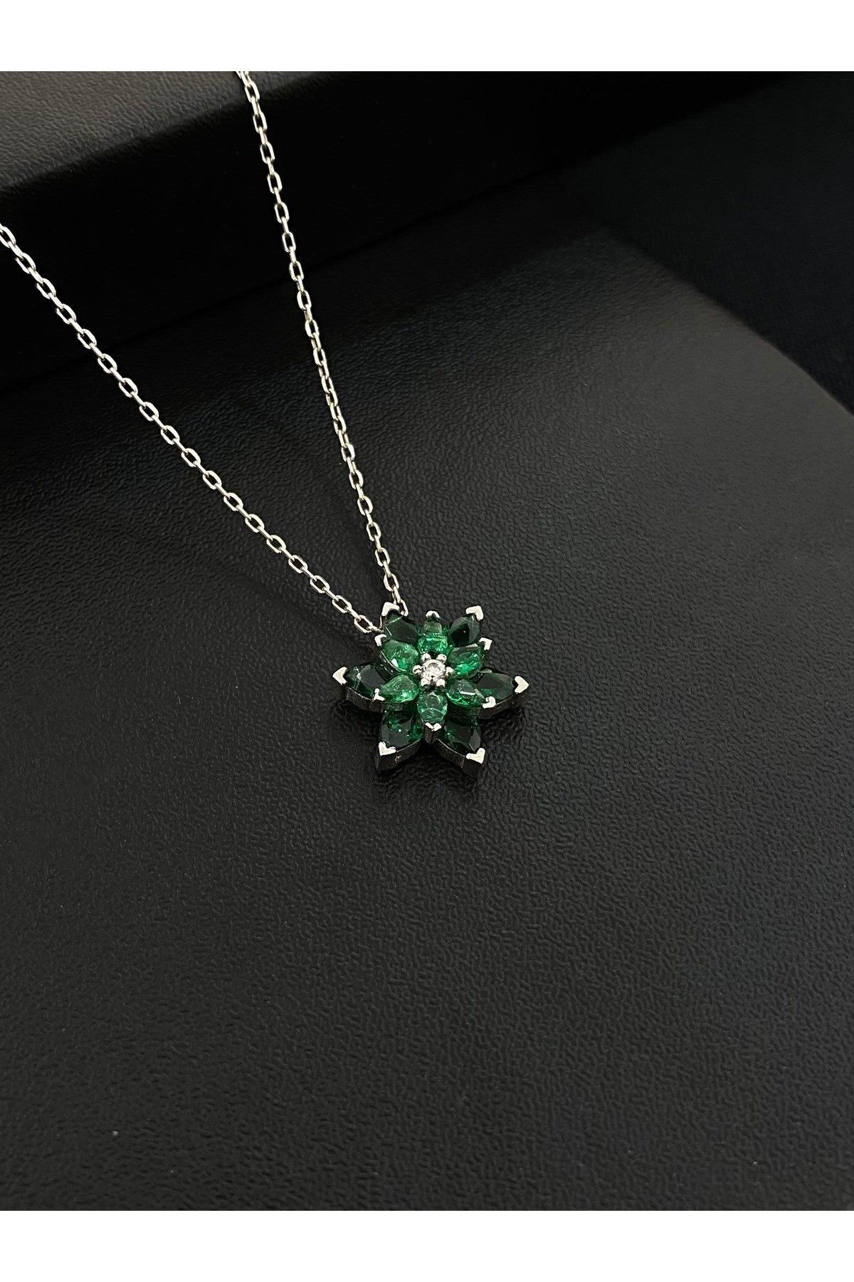925 Ayar Gümüş Yeşil Taşlı Lotus Çiçeği Kadın Kolye