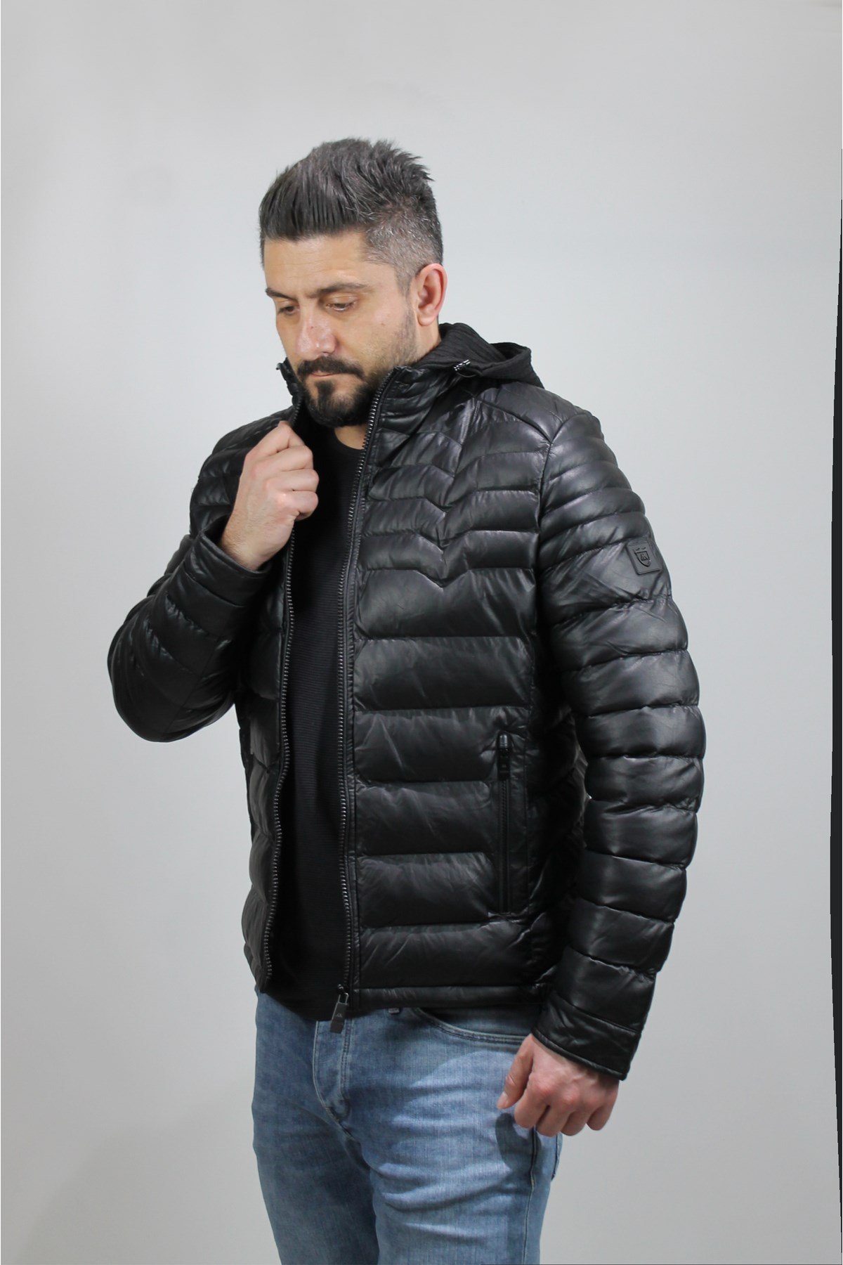 Erkek Siyah Kapüşonlu Şişme Deri Mont