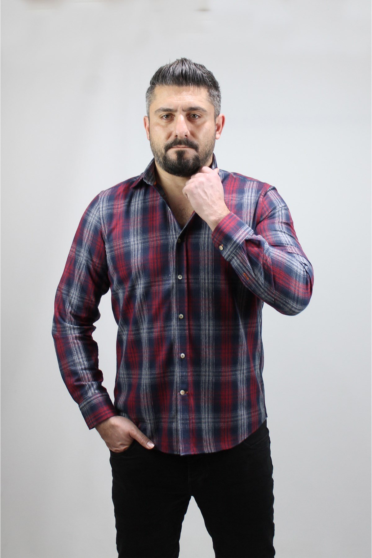 Erkek Slim Fit Uzun Kollu Kırmızı-Lacivert Kareli Gömlek