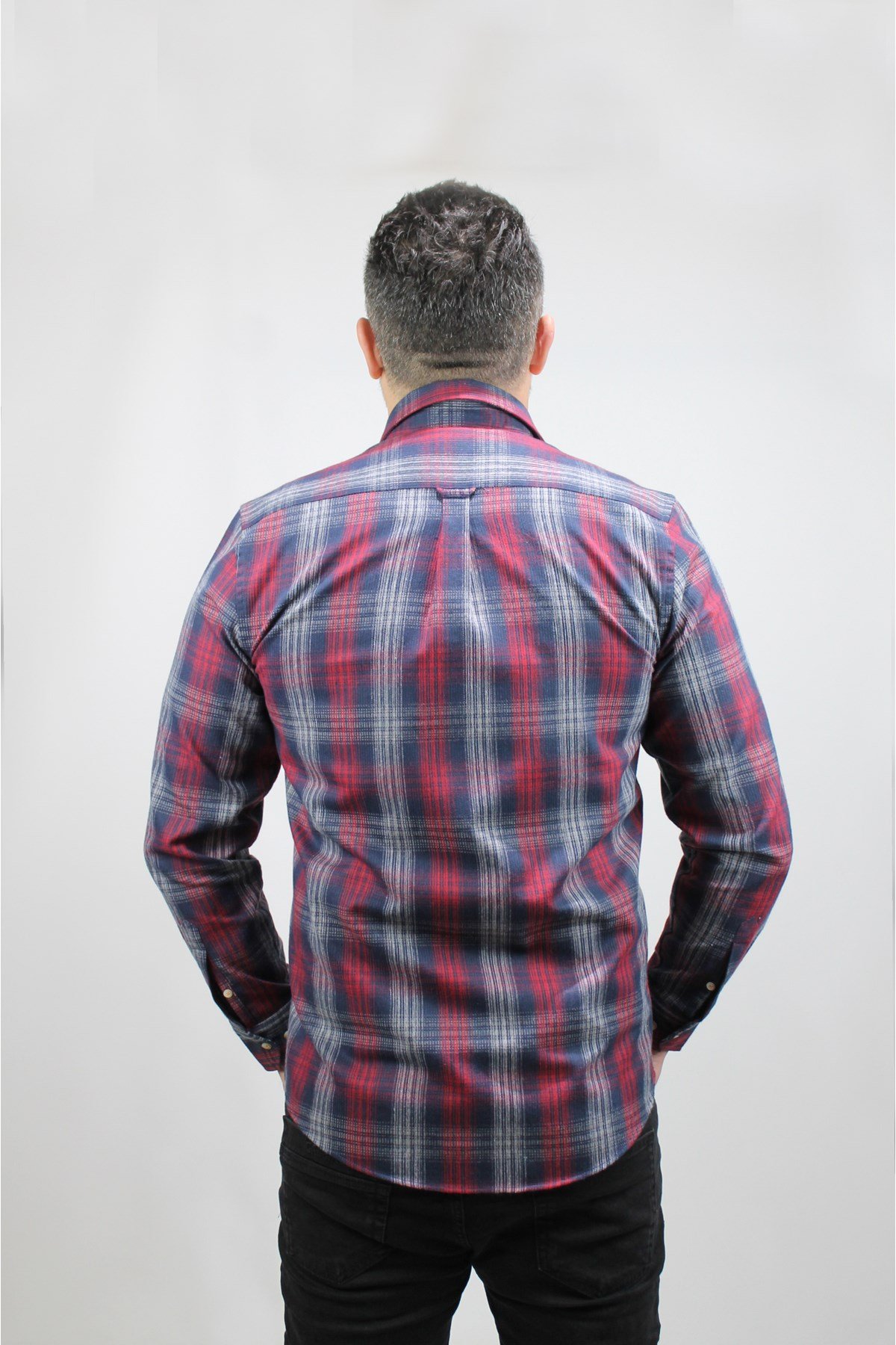Erkek Slim Fit Uzun Kollu Kırmızı-Lacivert Kareli Gömlek