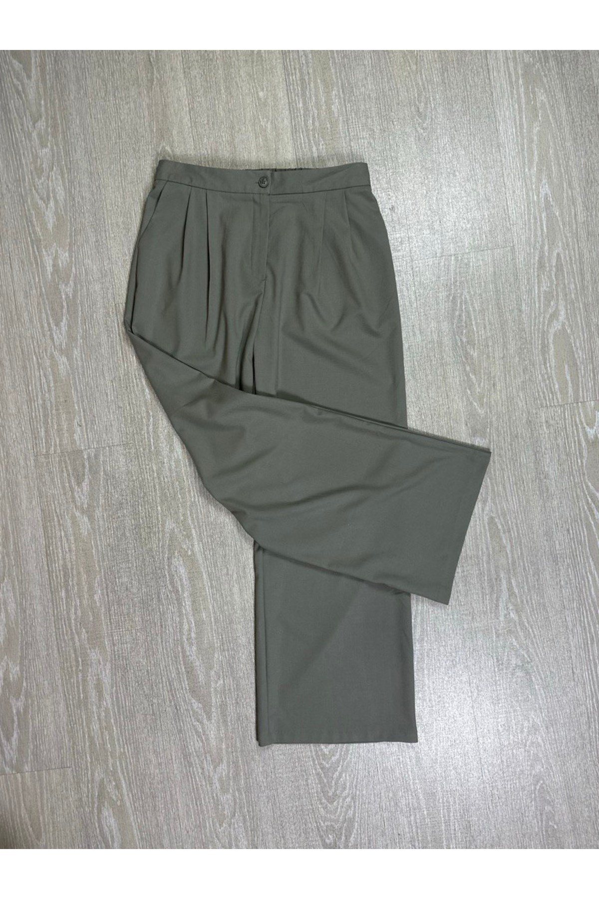 Kadın Siyah Beli Lastikli Geniş Paça Pantolon