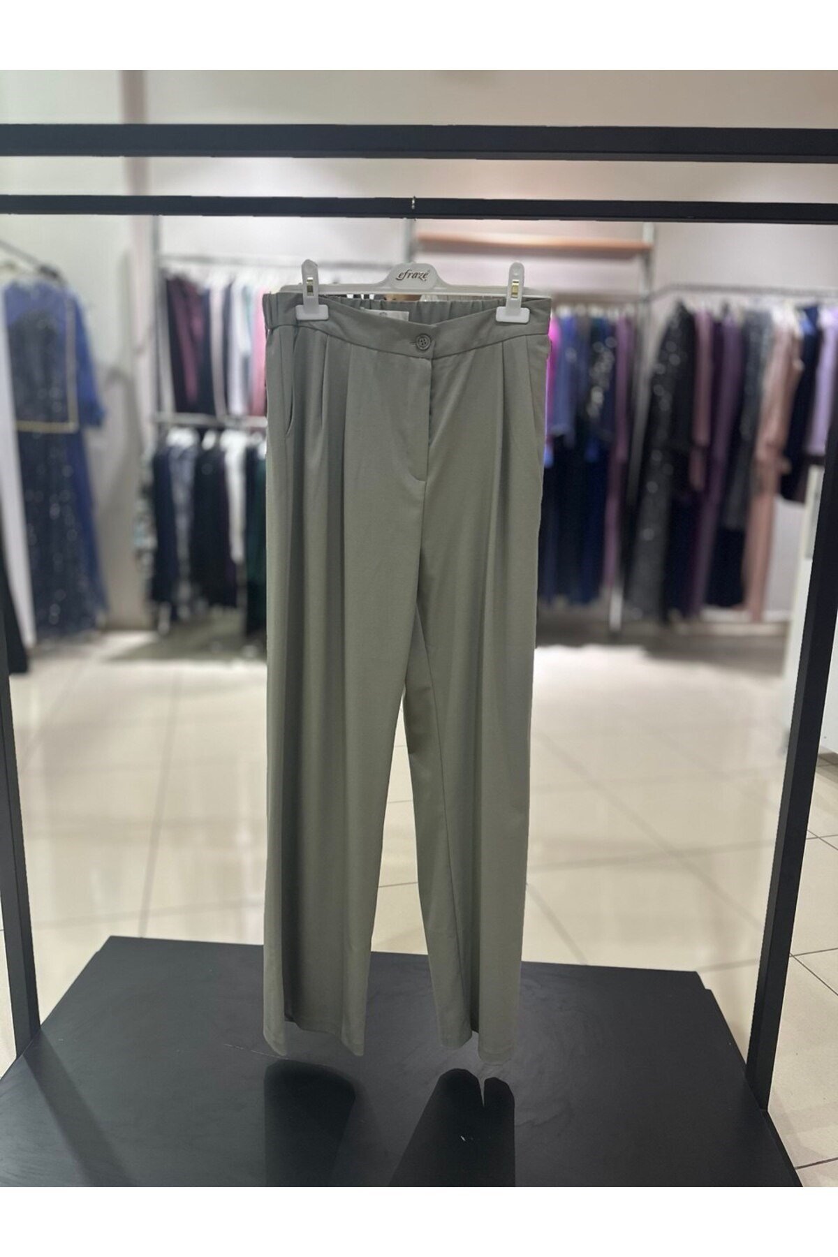 Kadın Siyah Beli Lastikli Geniş Paça Pantolon