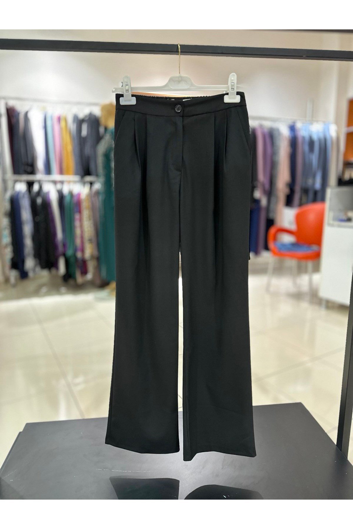Kadın Siyah Beli Lastikli Geniş Paça Pantolon