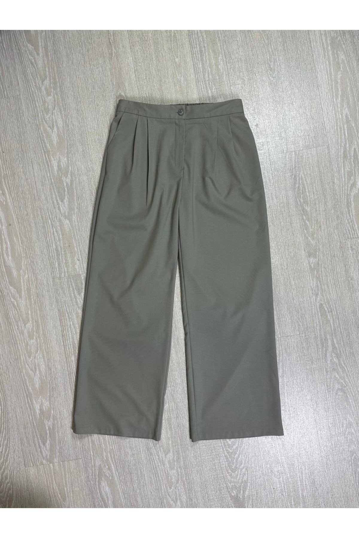 Kadın Siyah Beli Lastikli Geniş Paça Pantolon