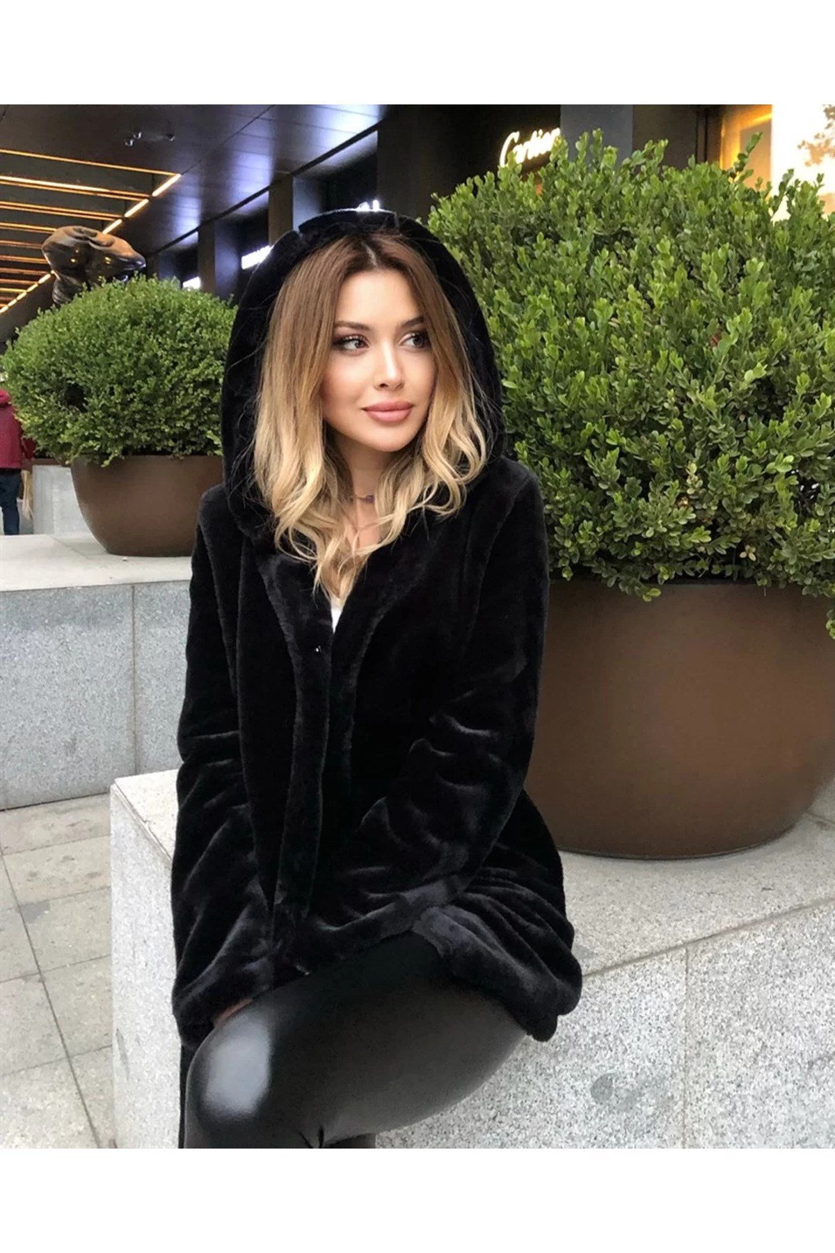 Peluş Kapşonlu Yumoş Kürk Kaban Mont