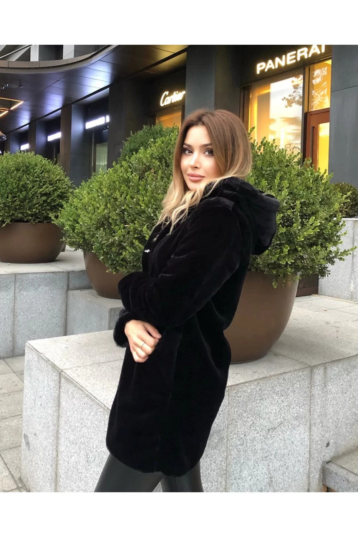 Peluş Kapşonlu Yumoş Kürk Kaban Mont