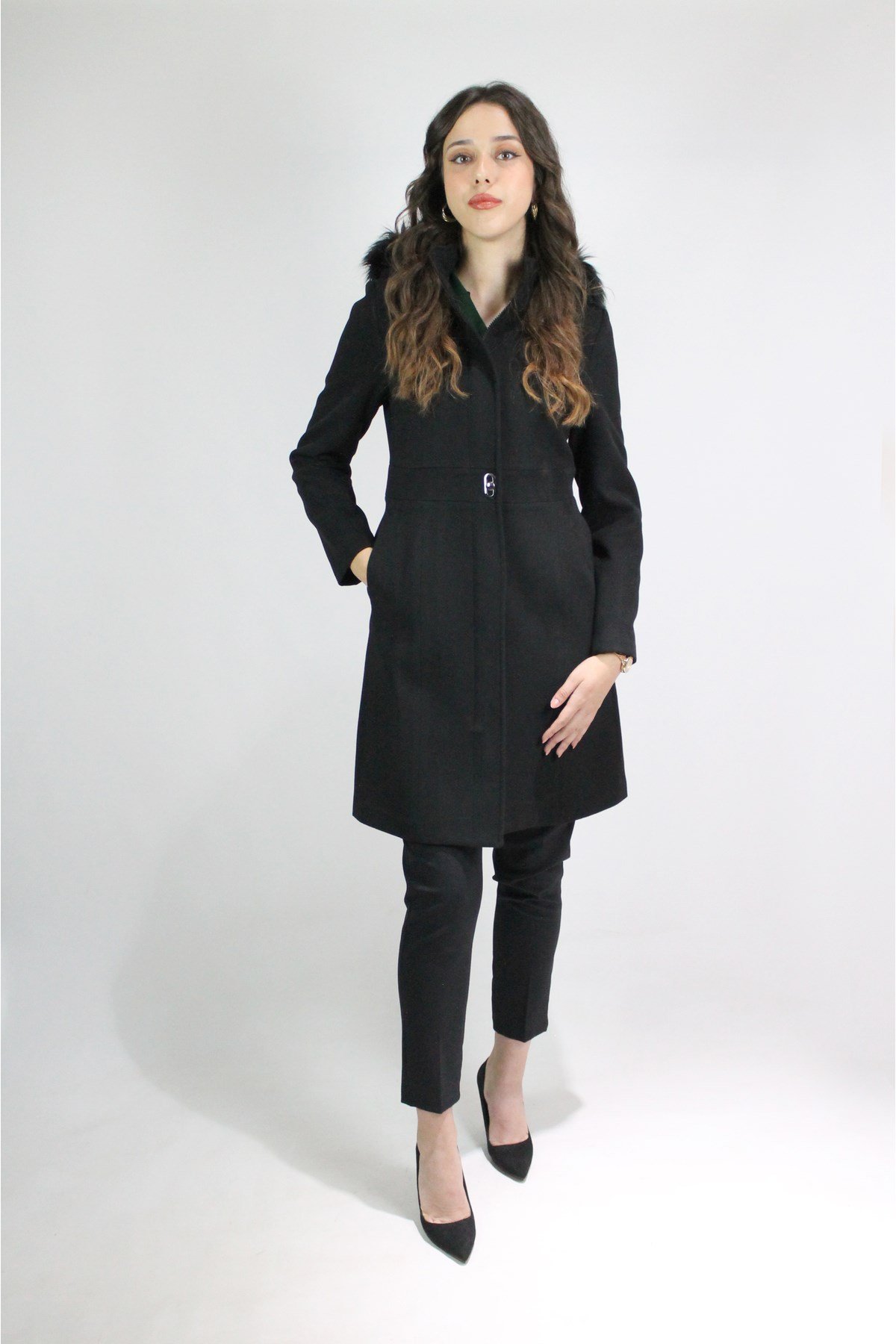 Siyah Renk Kışlık Kaşe Kaban