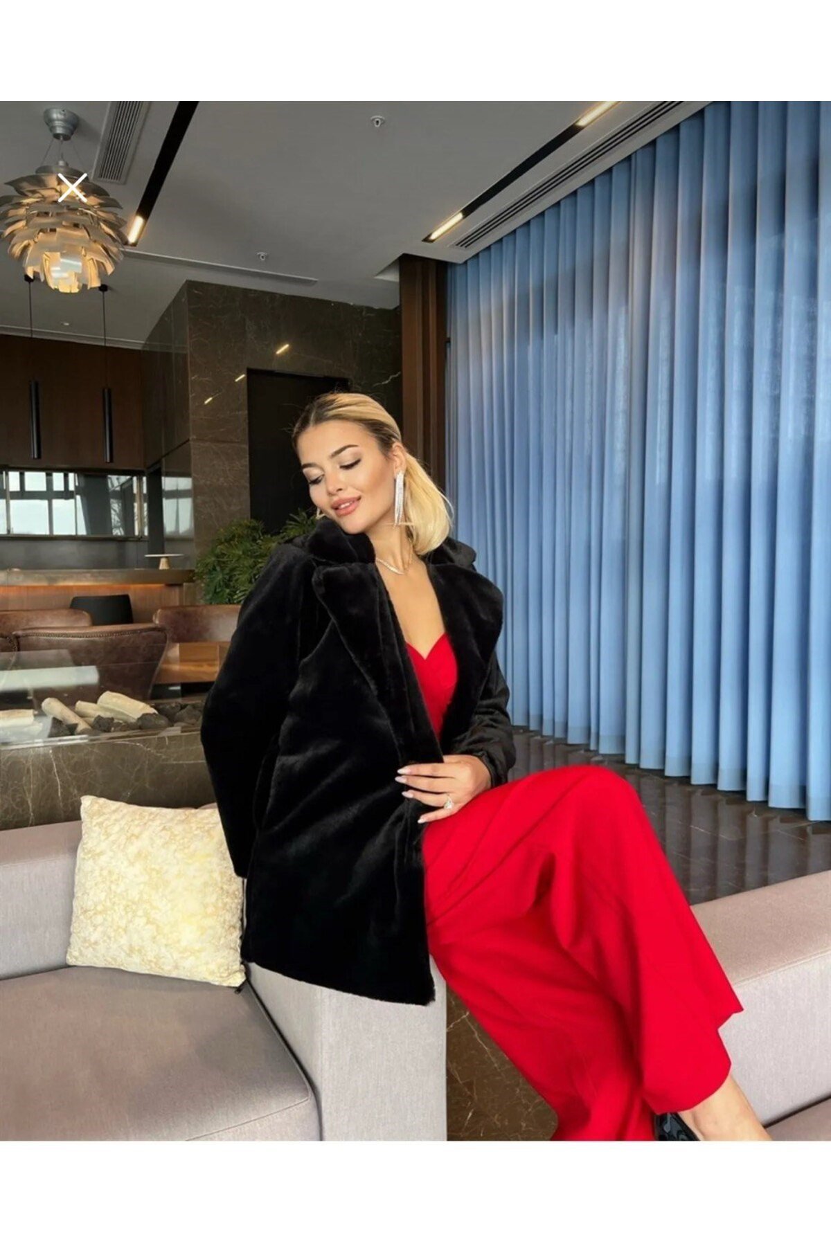 Yakalı Peluş Siyah Kaban