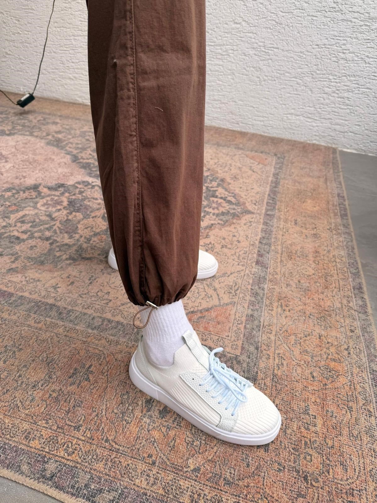 KAHVERENGİ VNC BAGGY PAÇA ve BEL LASTİK DETAYLI PANTOLON