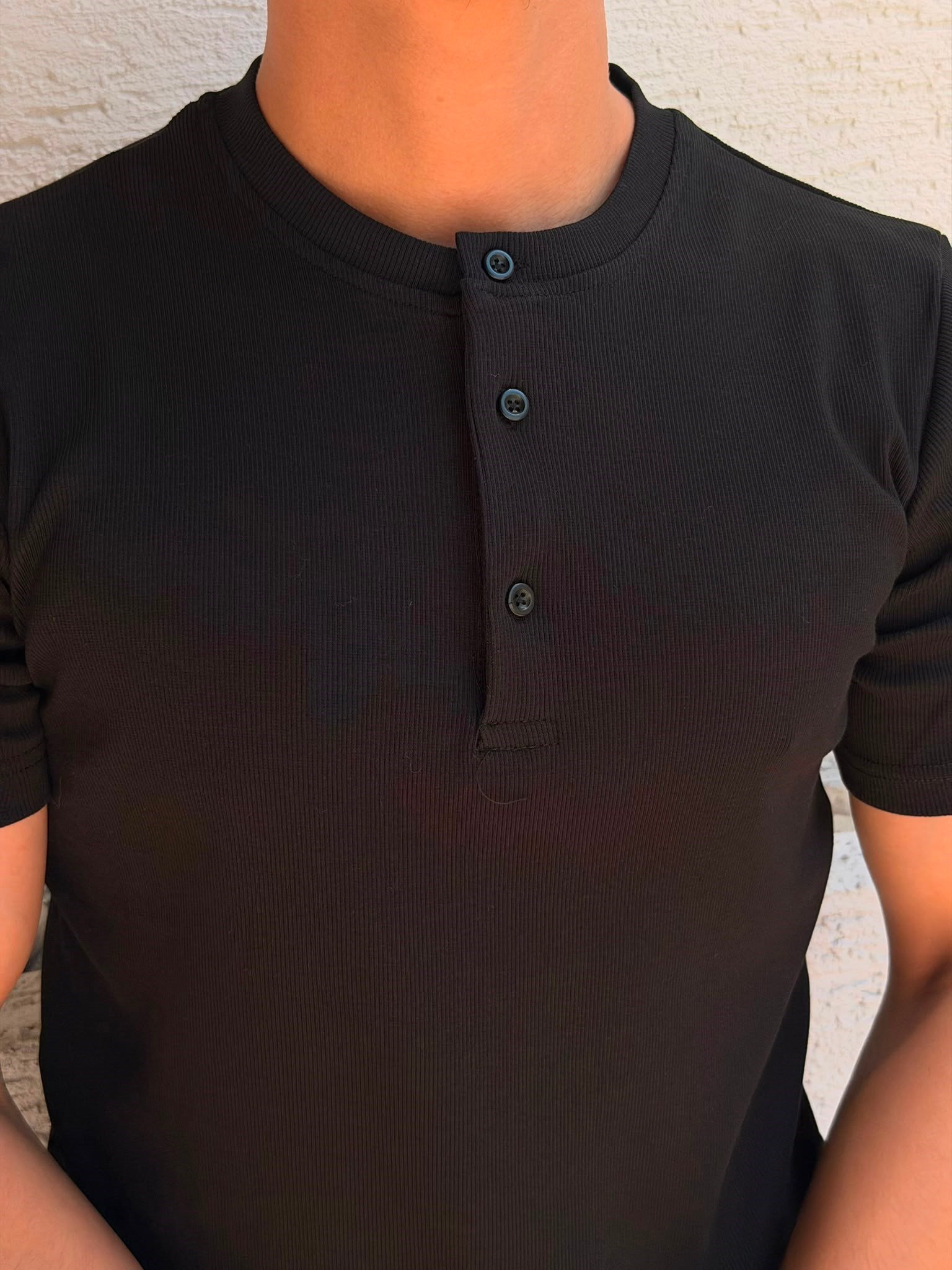 SİYAH STR HENLEY YAKA TİŞÖRT