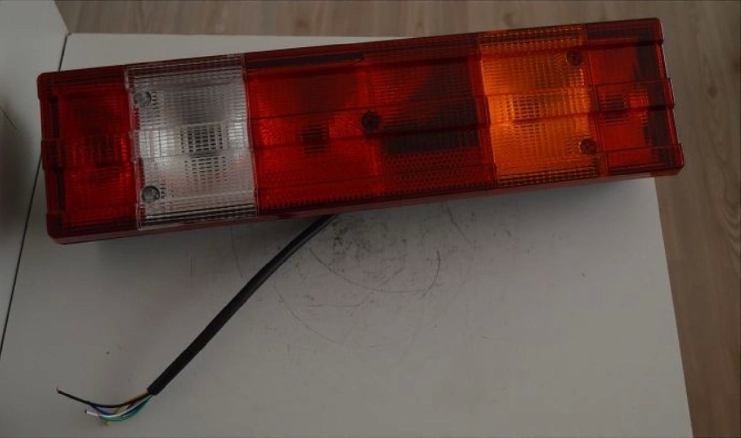 Stop Lamba Actros 5 Cıvatalı Soketli