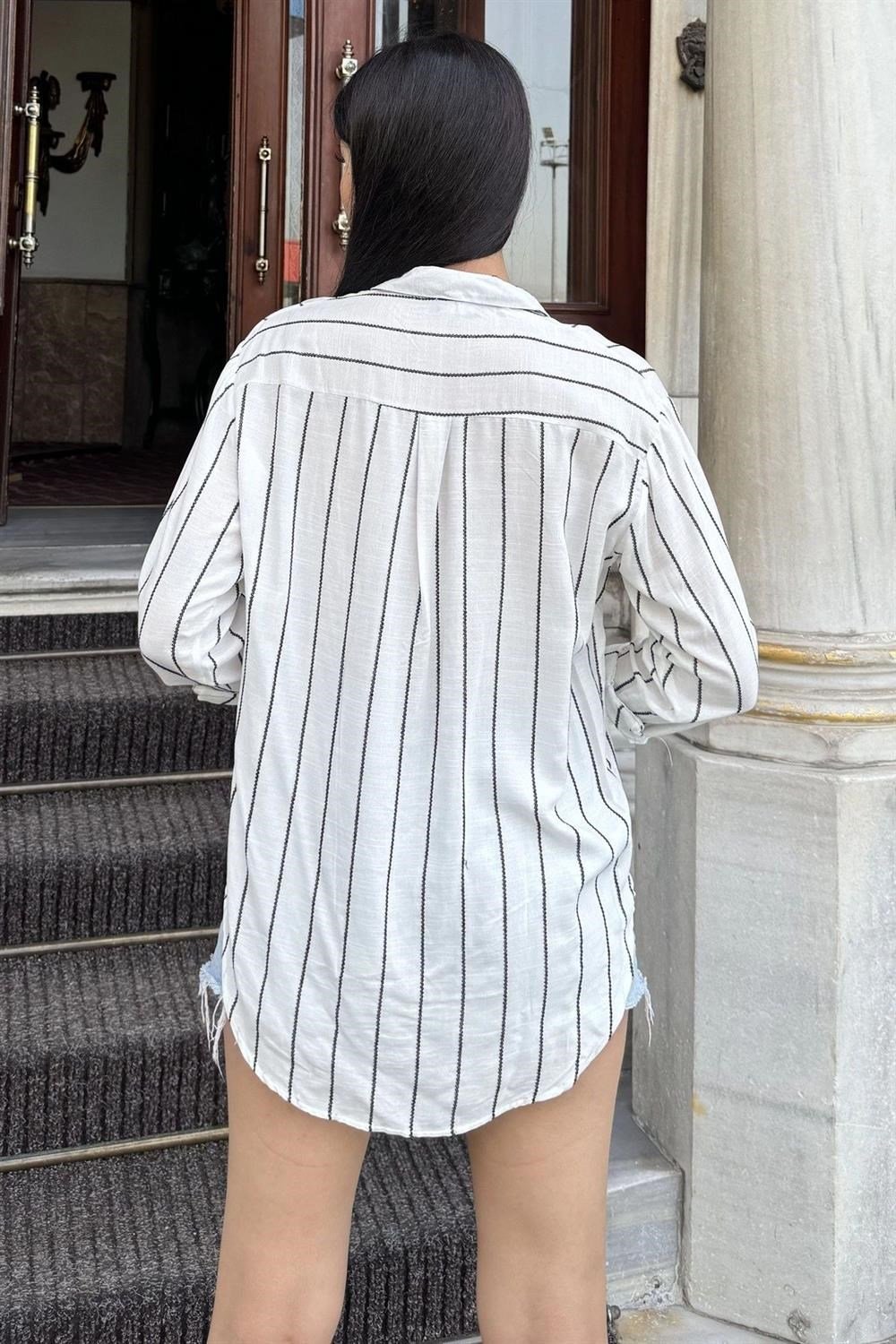 Kadın Beyaz Çizgili Desen, Terletmez, Dokulu İthal Kumaş, Salaş Kesim, Dökümlü Gömlek