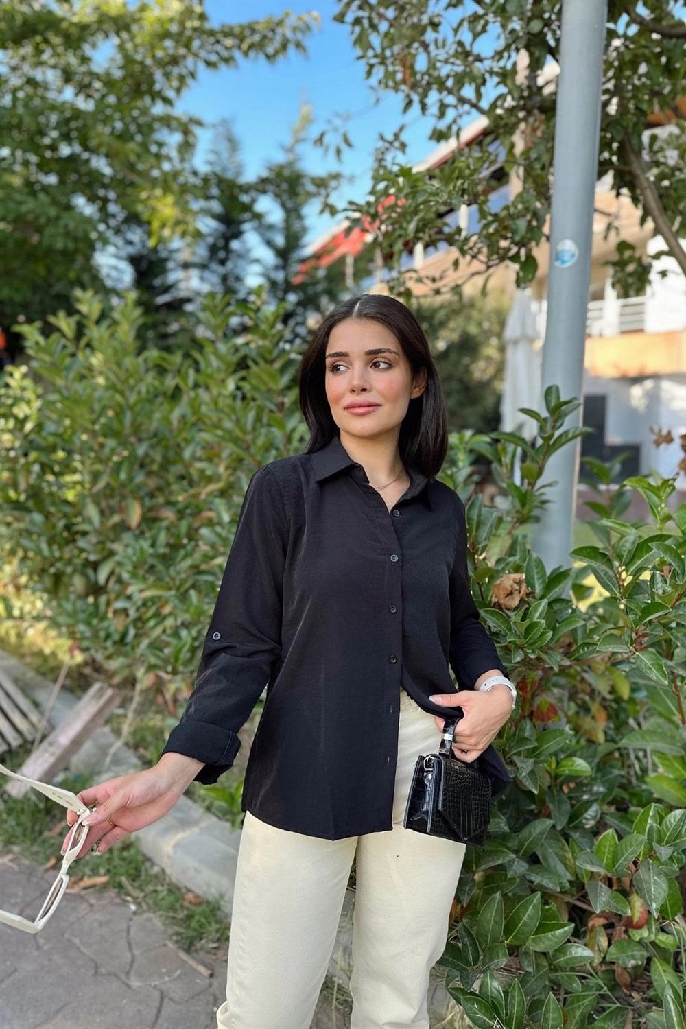 Kadın Siyah Klasik Yaka Uzun Kol Regular Kesim Standart Boy Gömlek (Özel Kumaş)