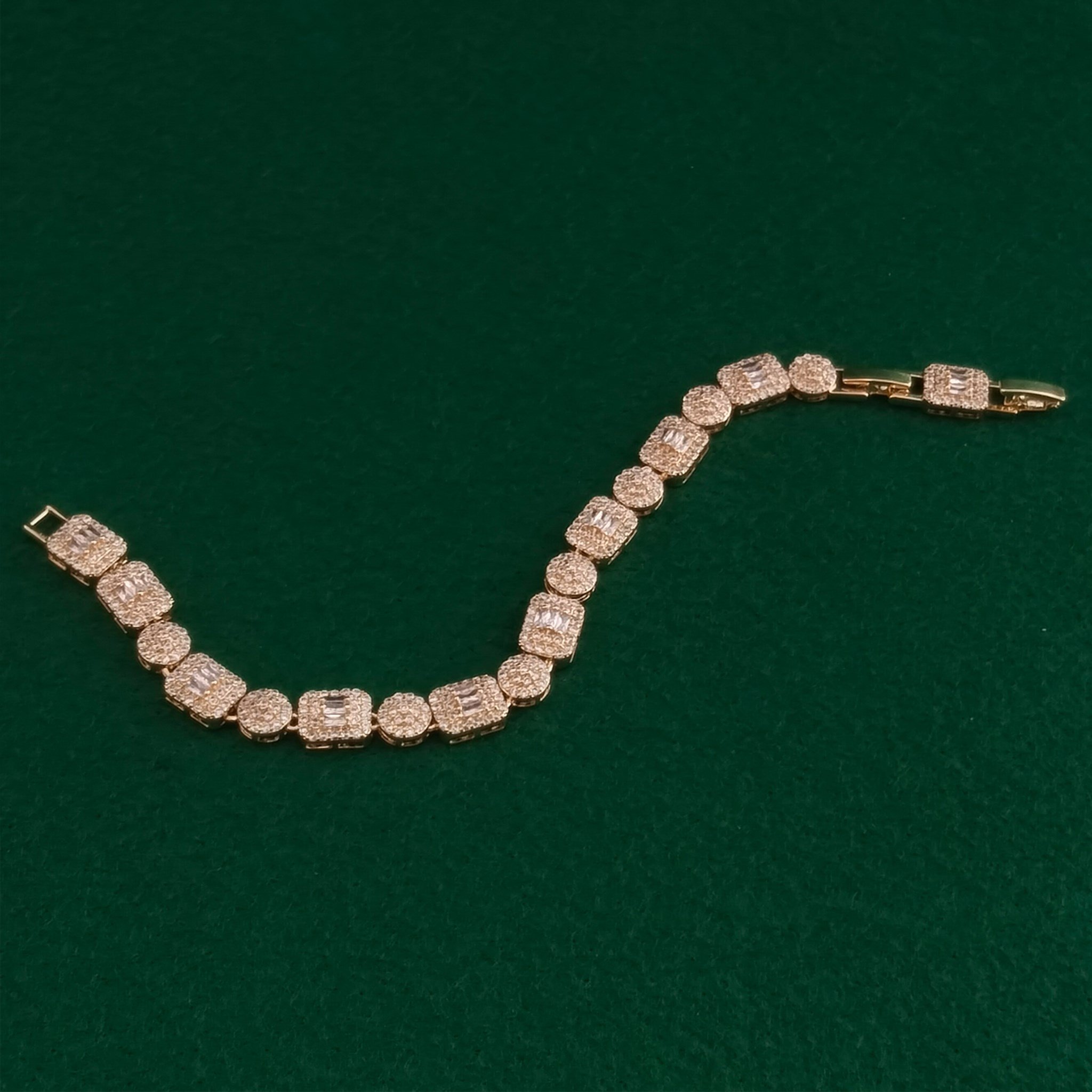 İhtişamlı Baget ve Yuvarlak Taşlı 14K VIP Kaplama Bileklik