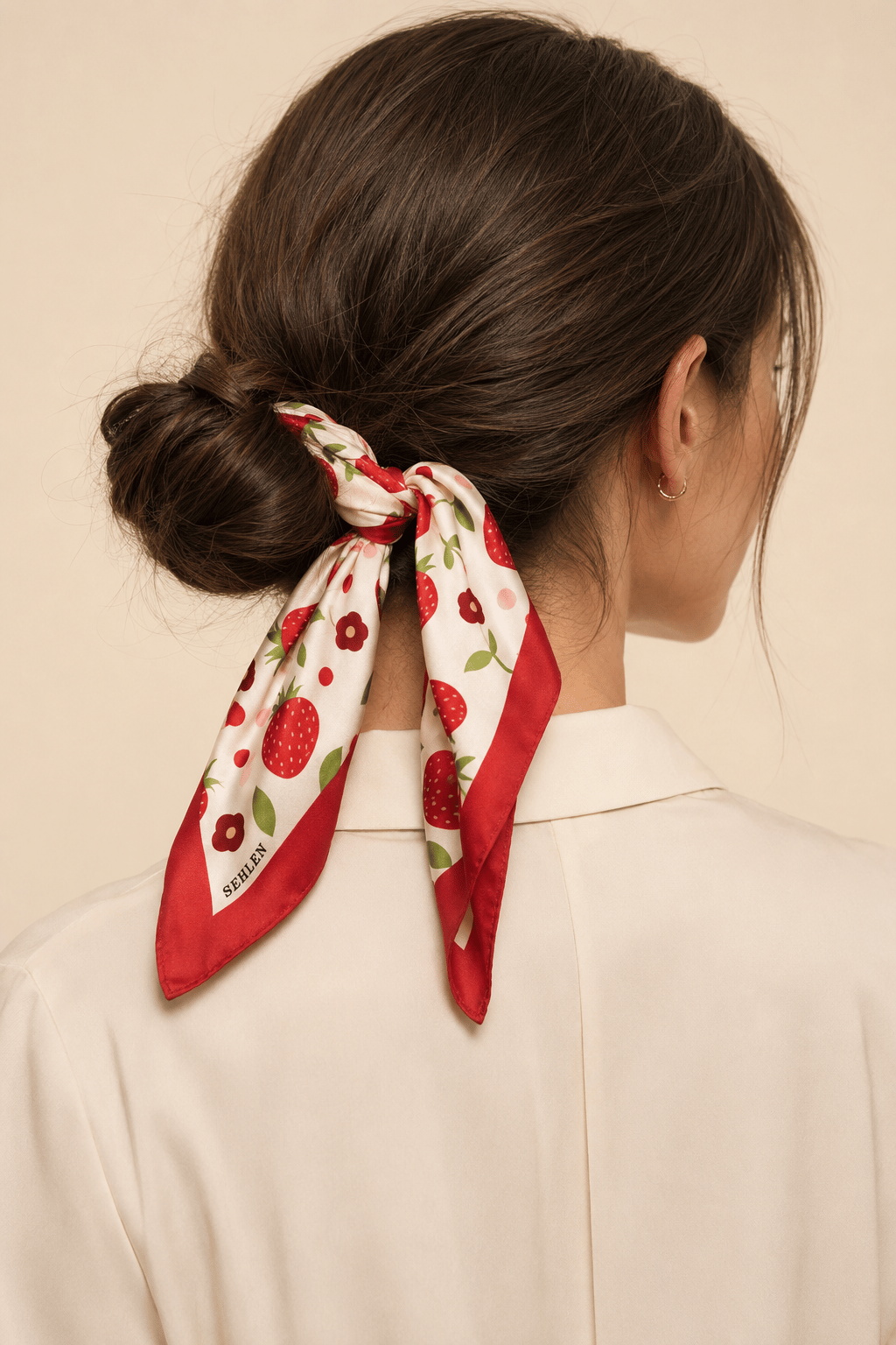 Kadın Çilek Desenli Saten Fular Bandana 56x56 cm - Kırmızı