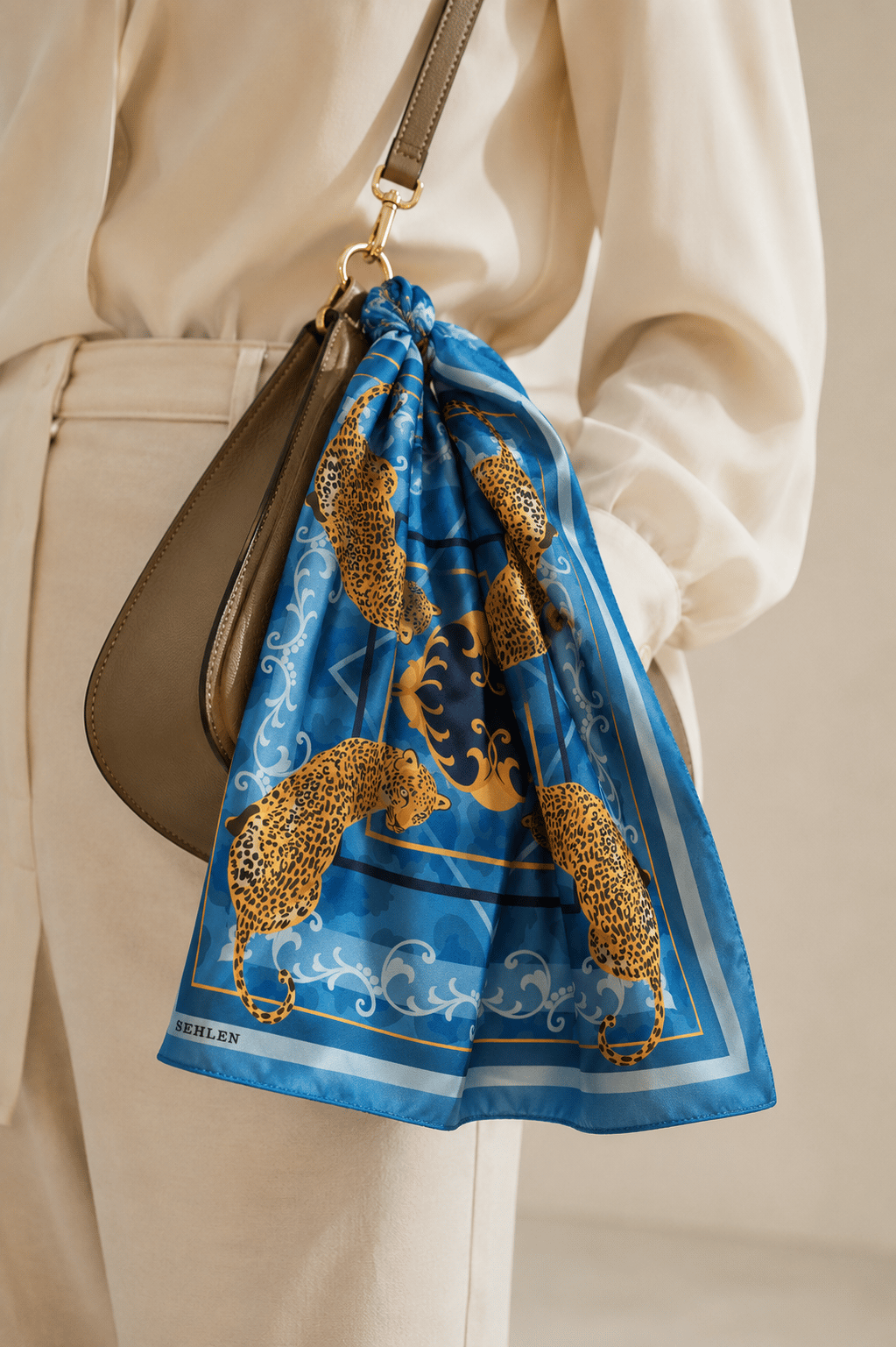 Kadın Leopar Madalyon Desenli Saten Fular Bandana 56x56 cm - Koyu Mint