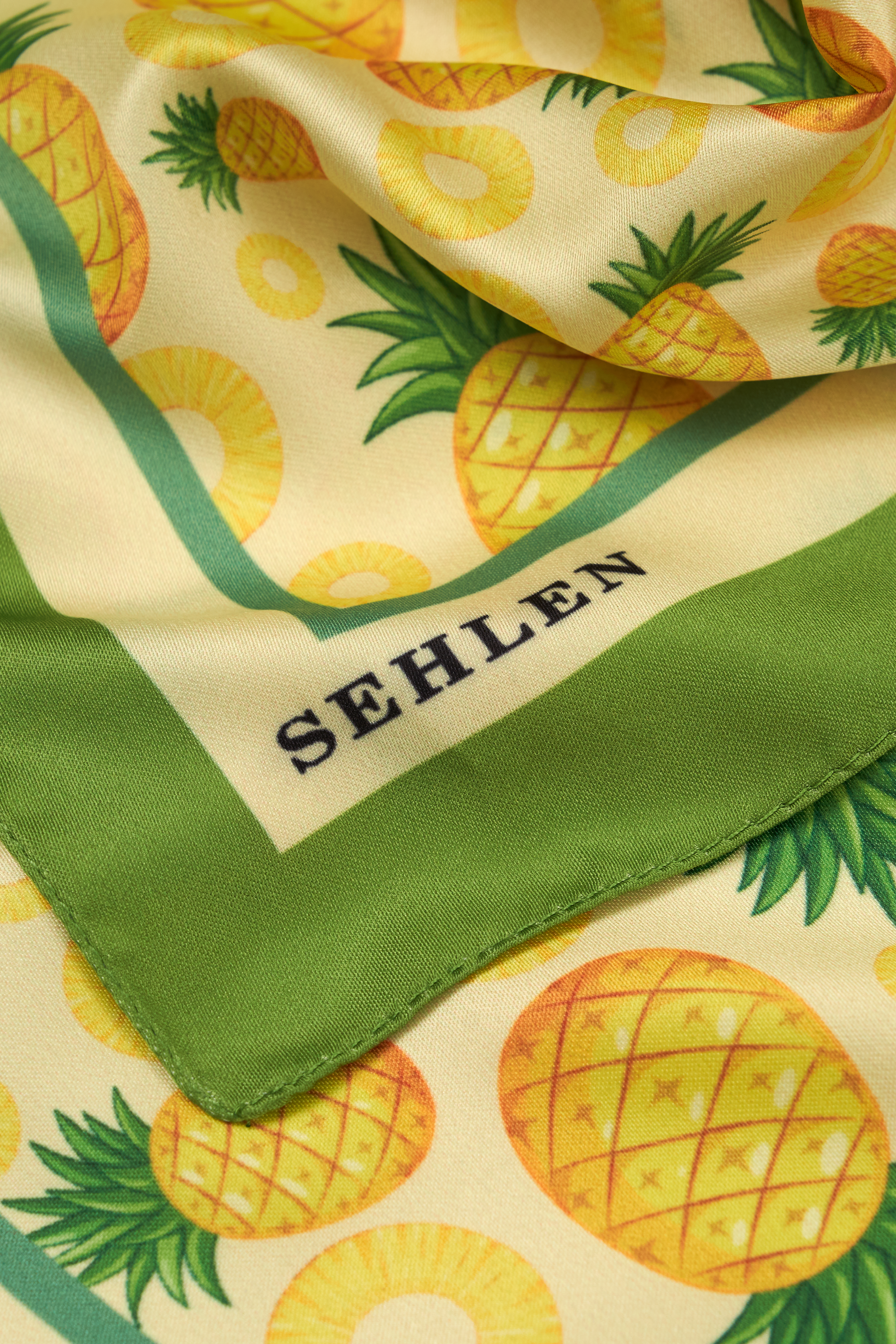 Kadın Mini Ananas Desenli Saten Fular Bandana 56x56 cm - Fıstık Yeşil