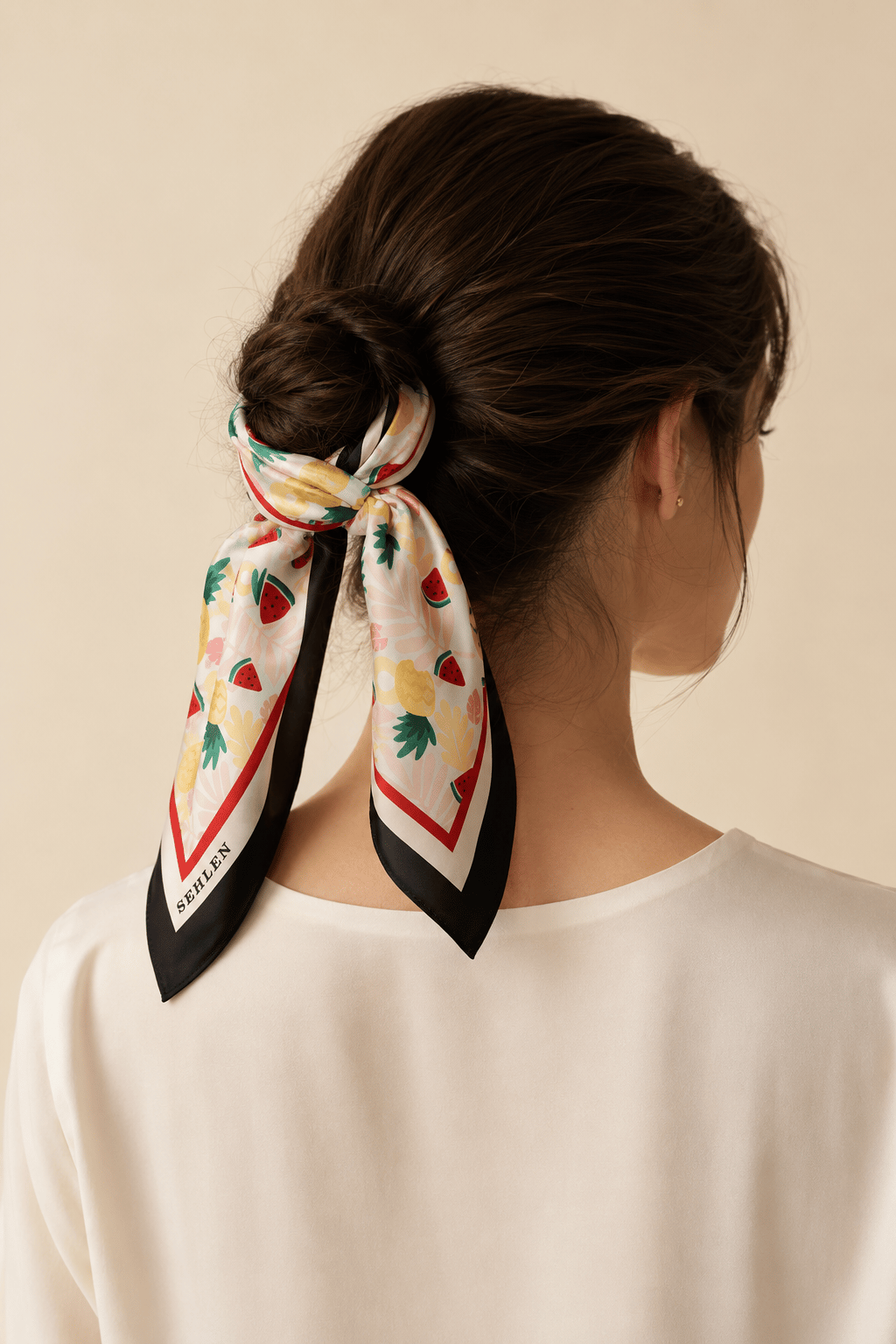 Kadın Mini Tropikal Meyve Desenli Saten Fular Bandana 56x56 cm - Siyah Renkli