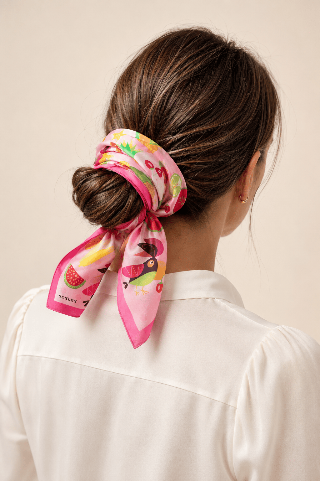 Kadın Tropikal Meyveler Desenli Saten Fular Bandana 56x56 cm - Şeker Pembe