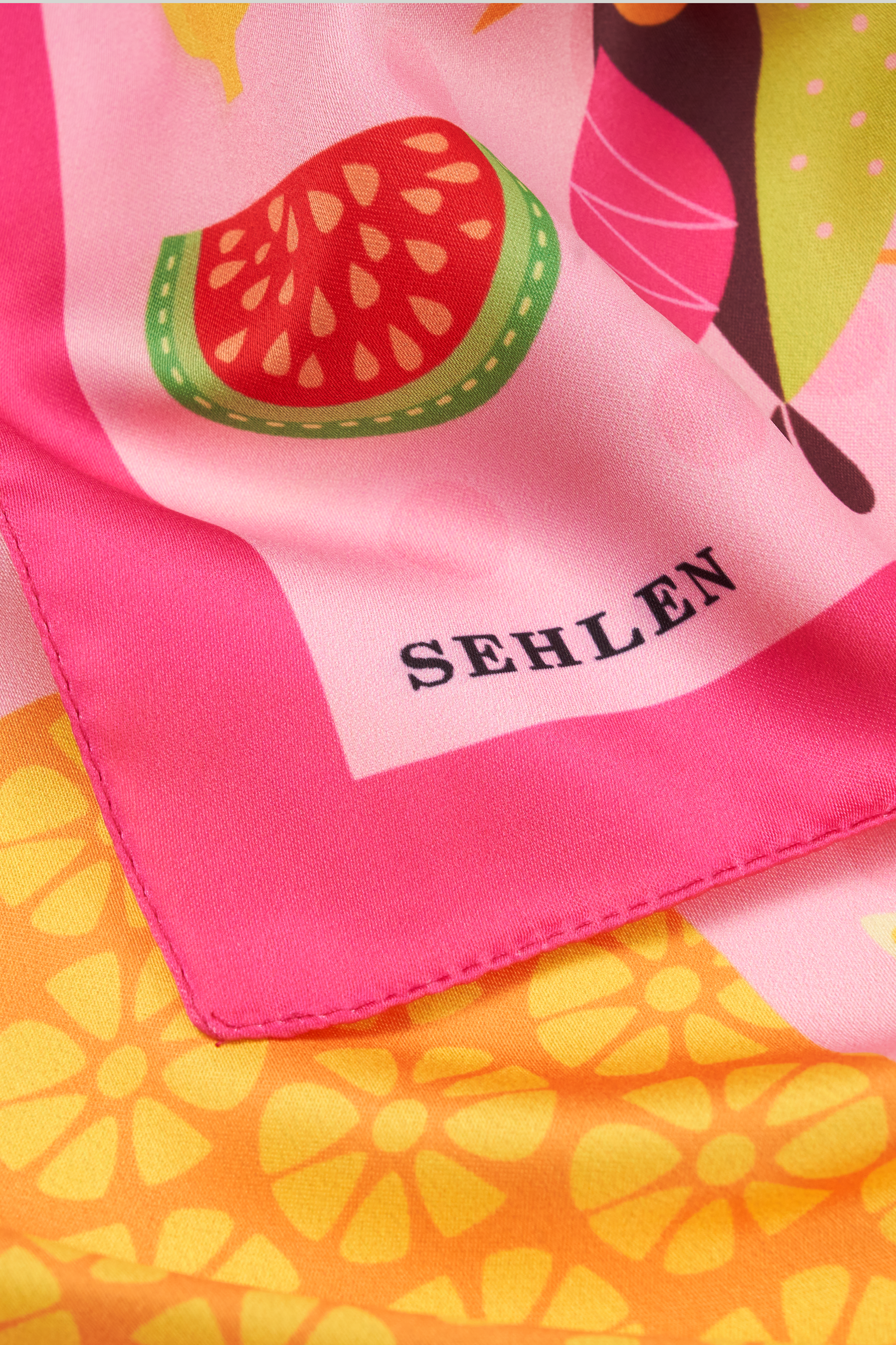 Kadın Tropikal Meyveler Desenli Saten Fular Bandana 56x56 cm - Şeker Pembe