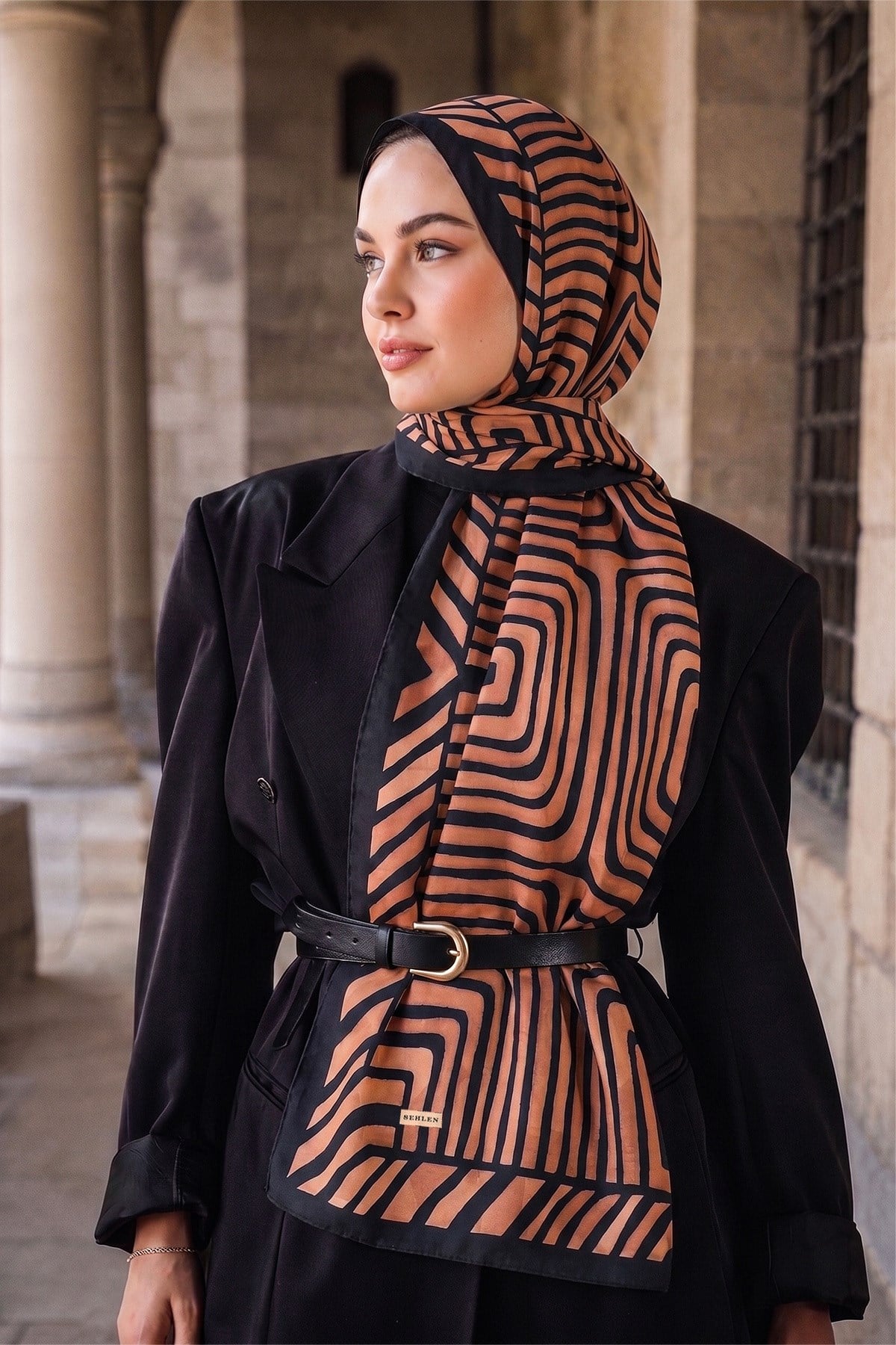 Perla Geometrik Labirent Desenli Şal - Siyah Oranj