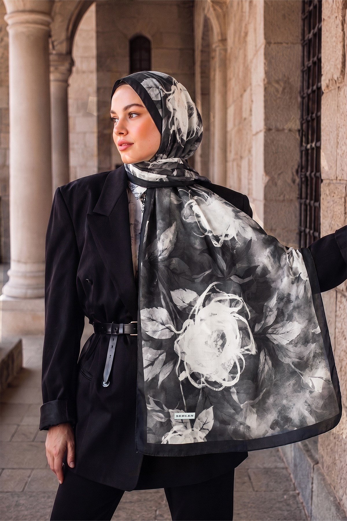 Perla Suluboya Gül Desenli Şal - Siyah