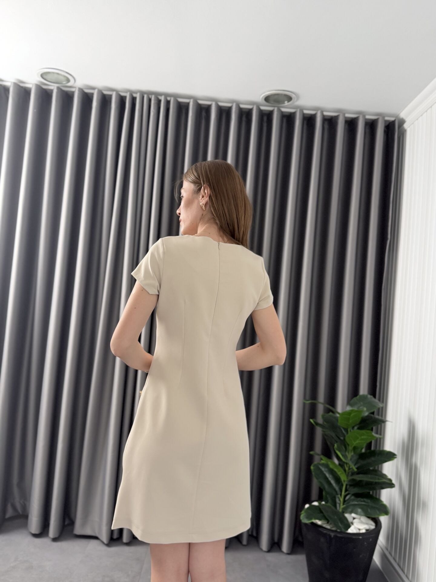 Aksesuar Detaylı Elbise Bej