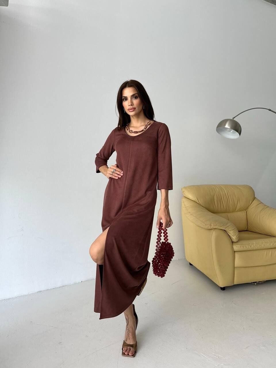 Kolye Aksesuarlı Süet Elbise