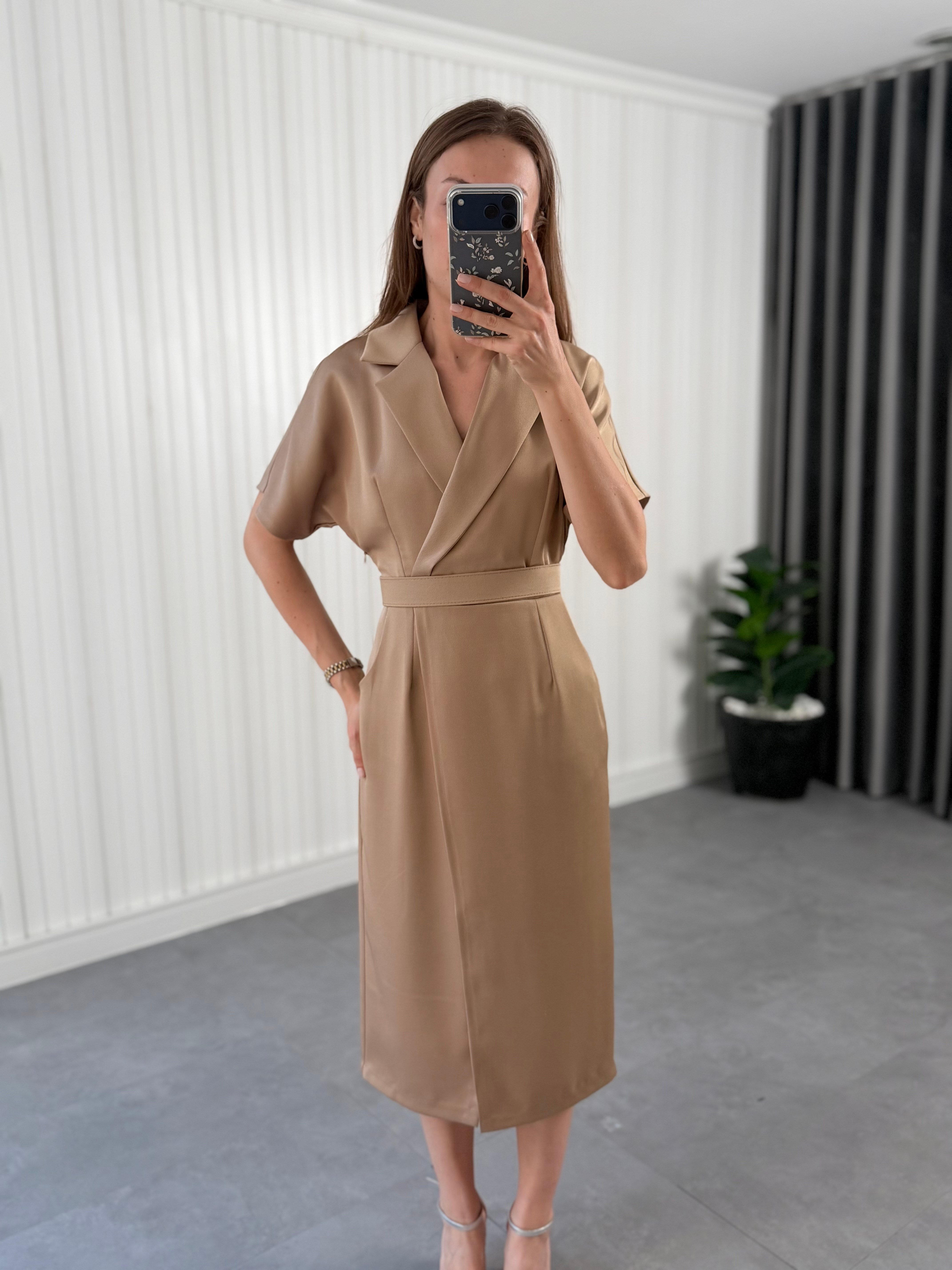 Saten Krep Kumaşlı Kruvaze Elbise Camel