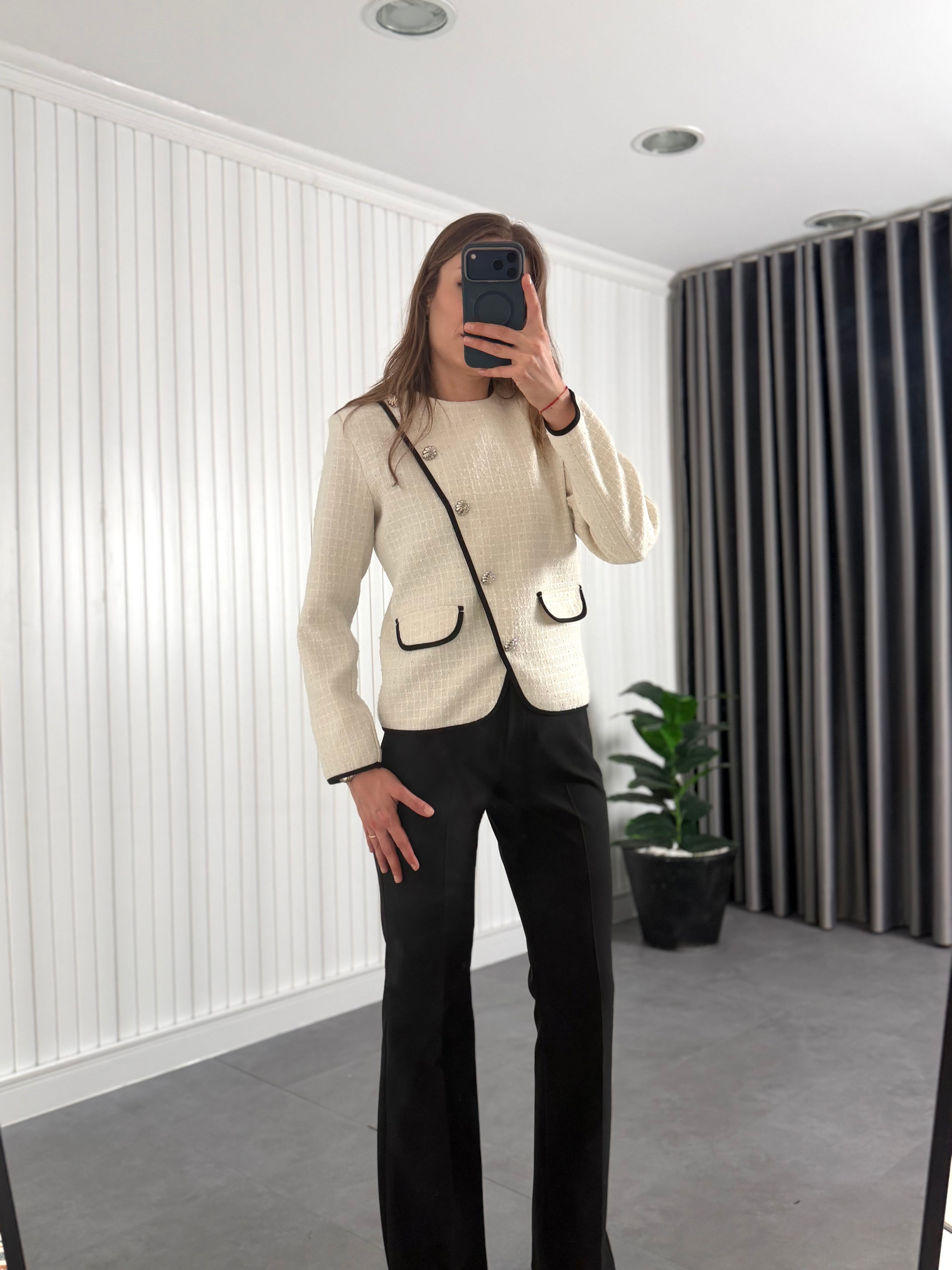 Taş Detaylı Bluz Pantalon Takım Ekru