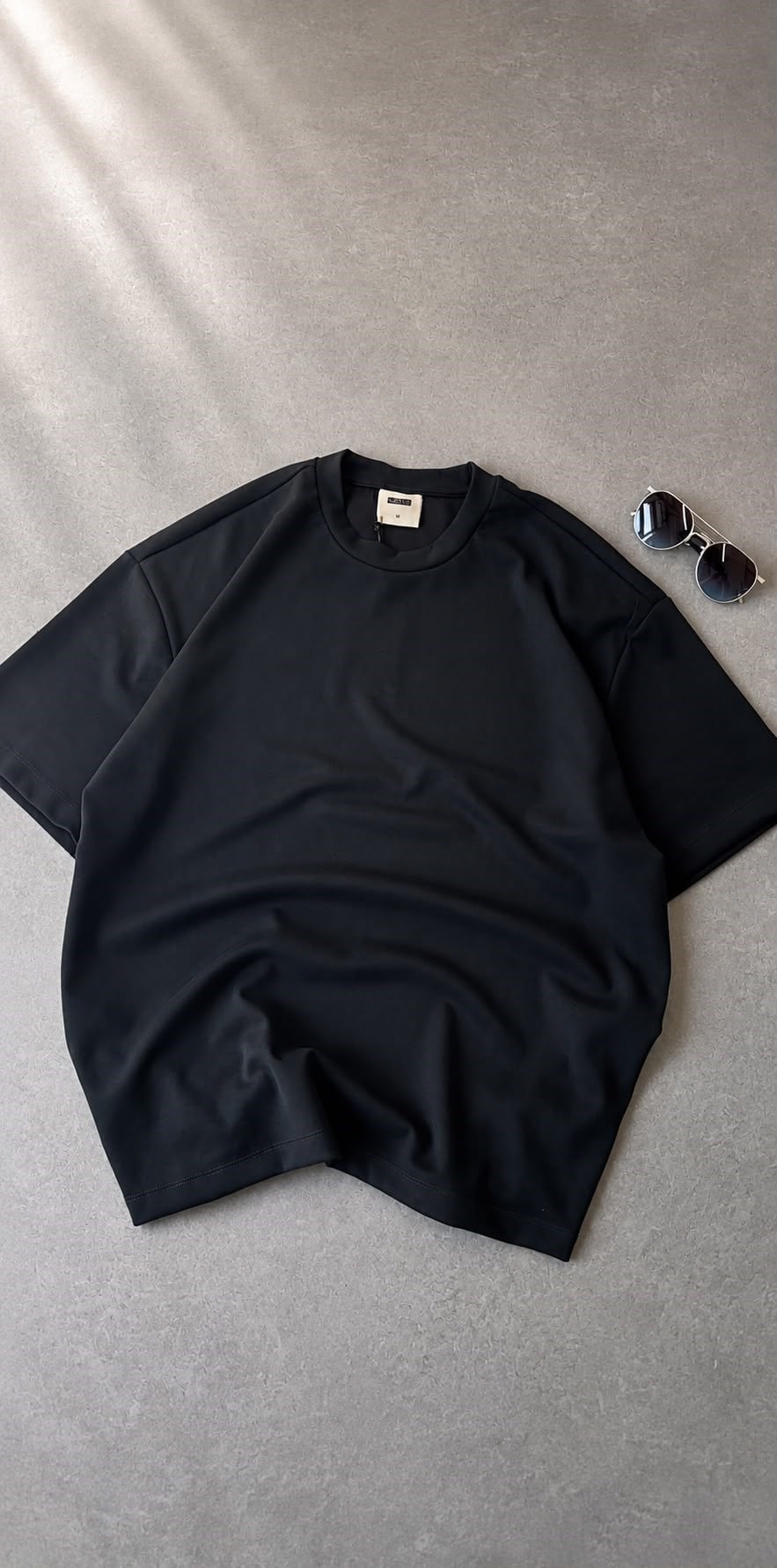 oysho kumaş owersize t shirt kumaş baggy pantolon  siyah spor ayakkabı